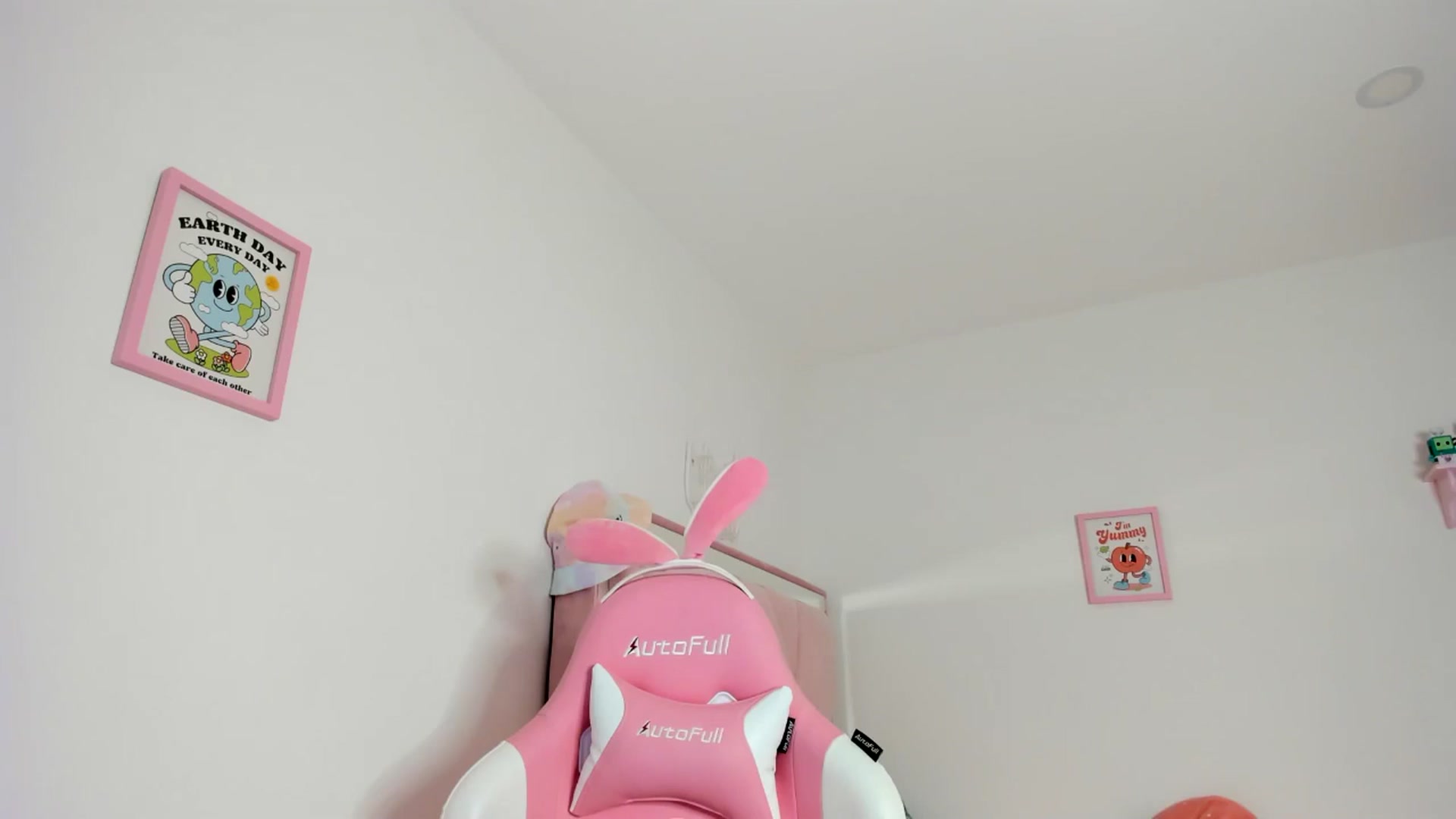 Gallery image thumbnail from Cherrycute666's myfreecams stream on, 06/20/2024, 10:43 image 20 of 20