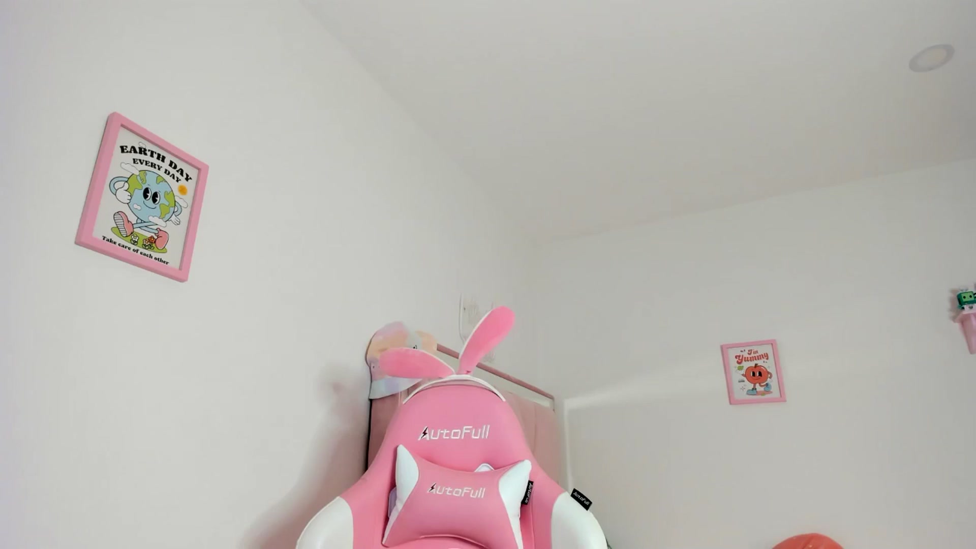 Gallery image thumbnail from Cherrycute666's myfreecams stream on, 06/20/2024, 10:43 image 18 of 20