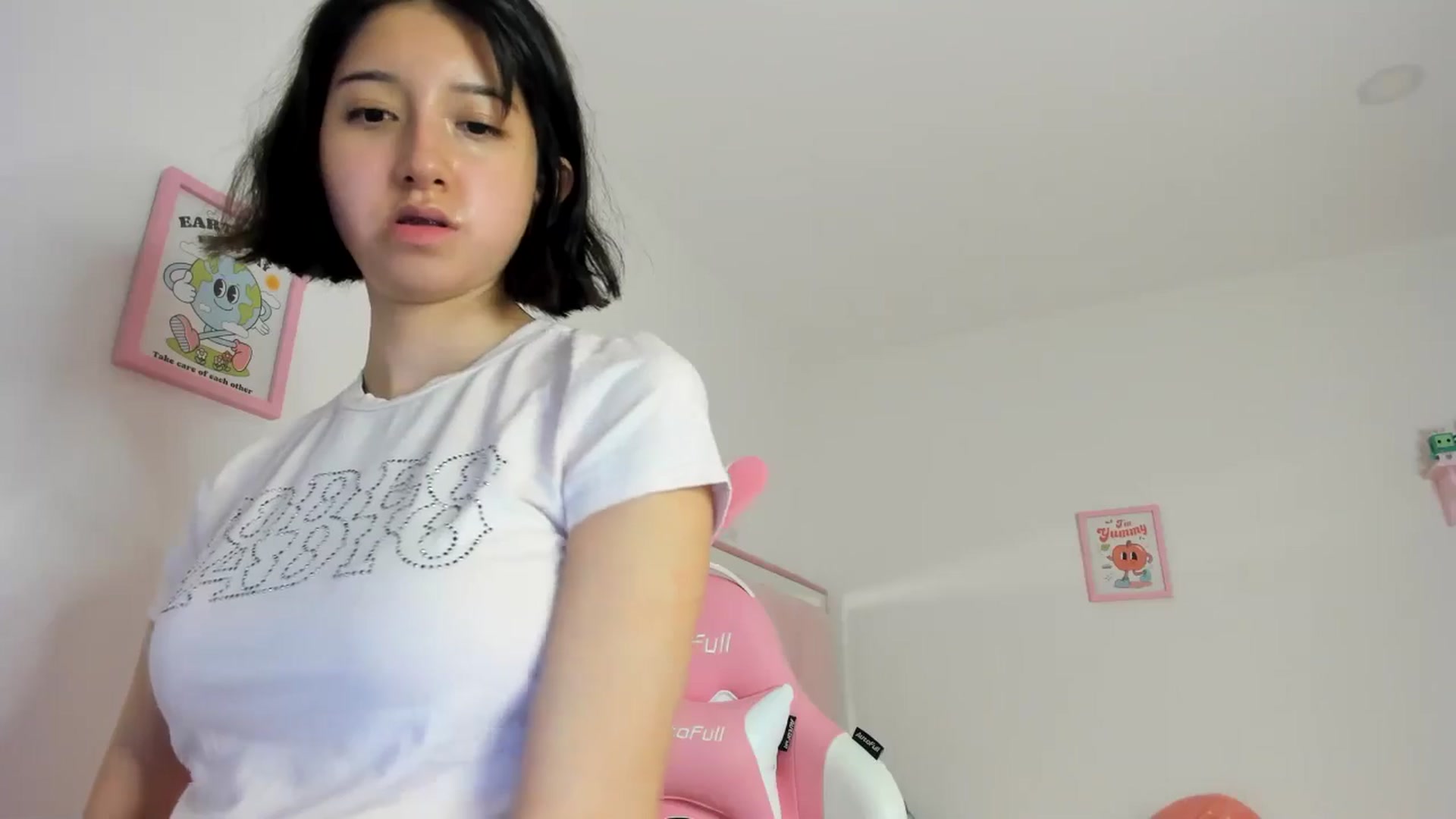 Gallery image thumbnail from Cherrycute666's myfreecams stream on, 06/20/2024, 10:43 image 17 of 20