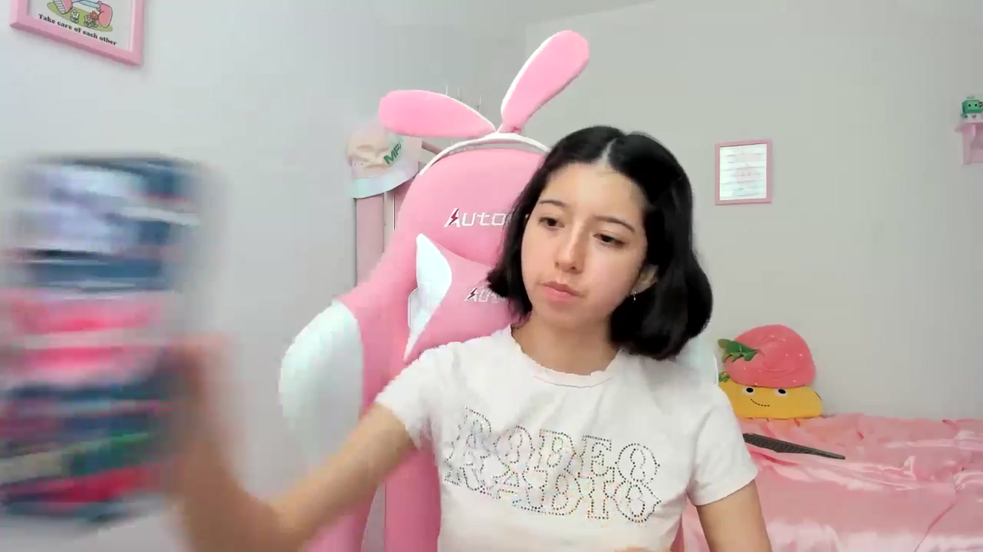 Gallery image thumbnail from Cherrycute666's myfreecams stream on, 06/20/2024, 21:23 image 14 of 20