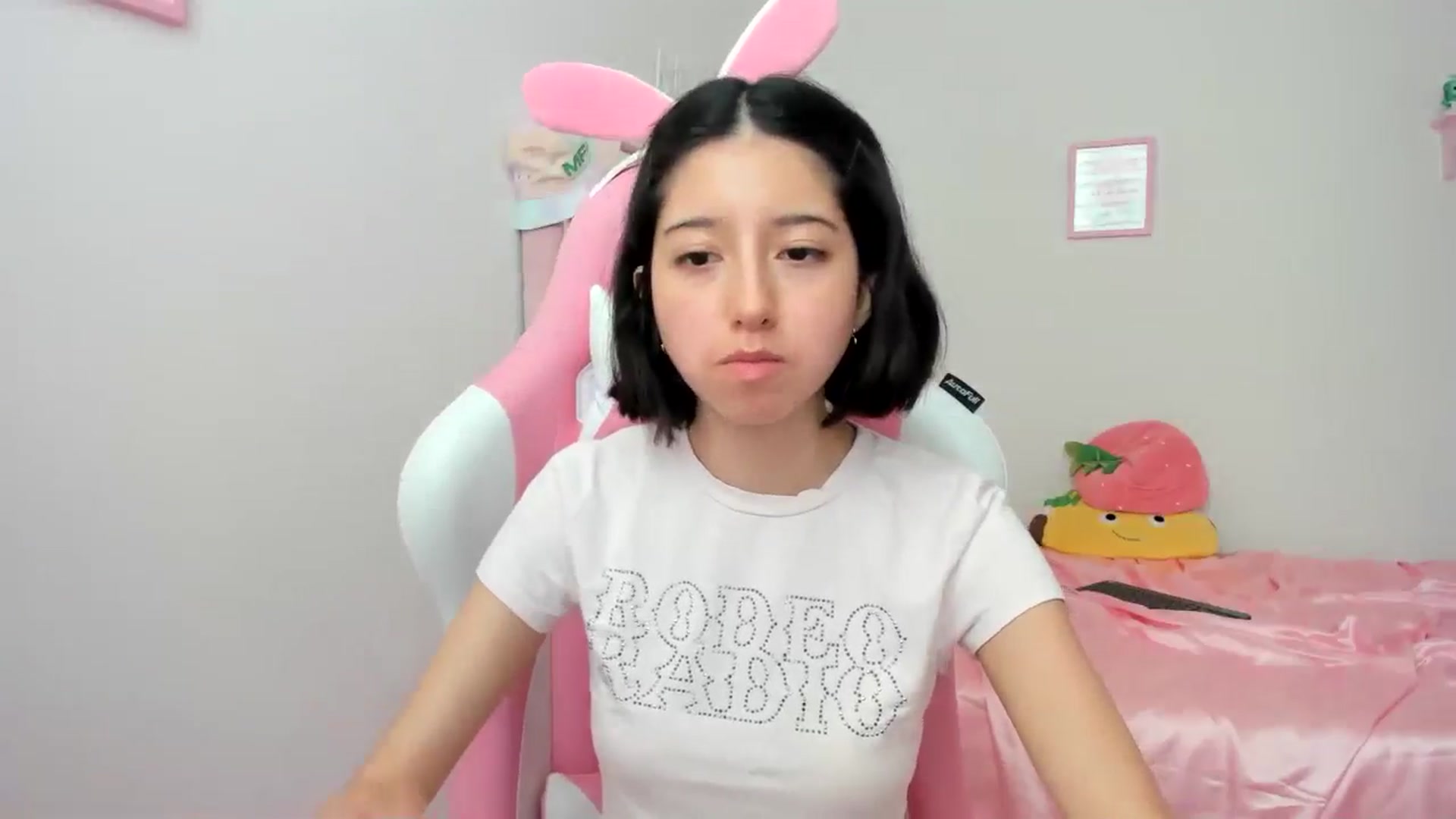 Gallery image thumbnail from Cherrycute666's myfreecams stream on, 06/20/2024, 21:23 image 18 of 20