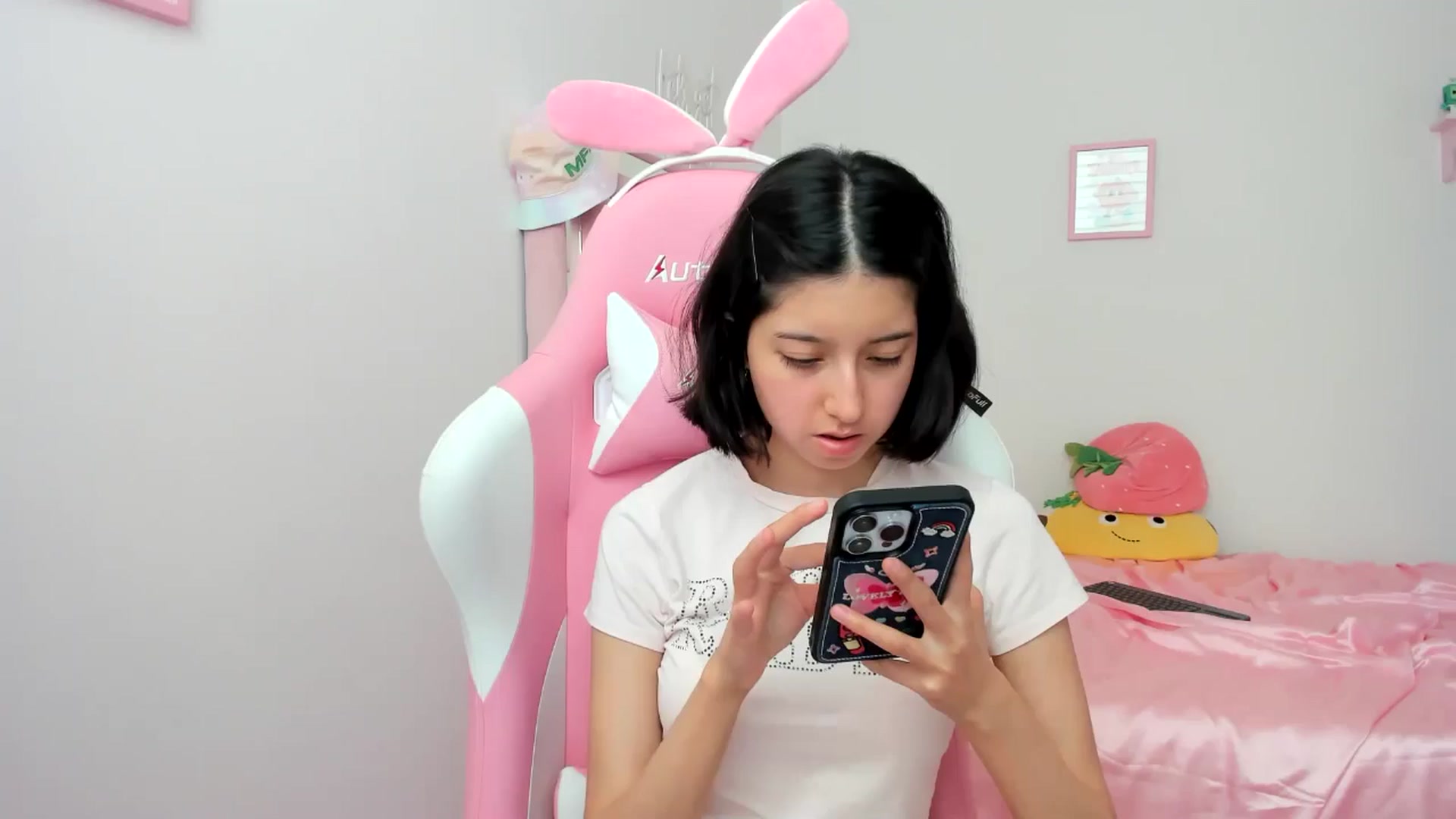 Gallery image thumbnail from Cherrycute666's myfreecams stream on, 06/20/2024, 21:23 image 20 of 20