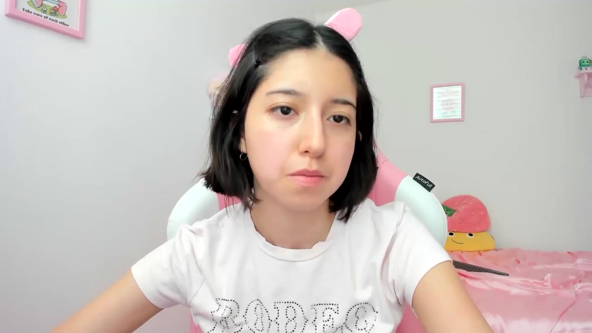 Gallery image thumbnail from Cherrycute666's myfreecams stream on, 06/20/2024, 21:23 image 5 of 20