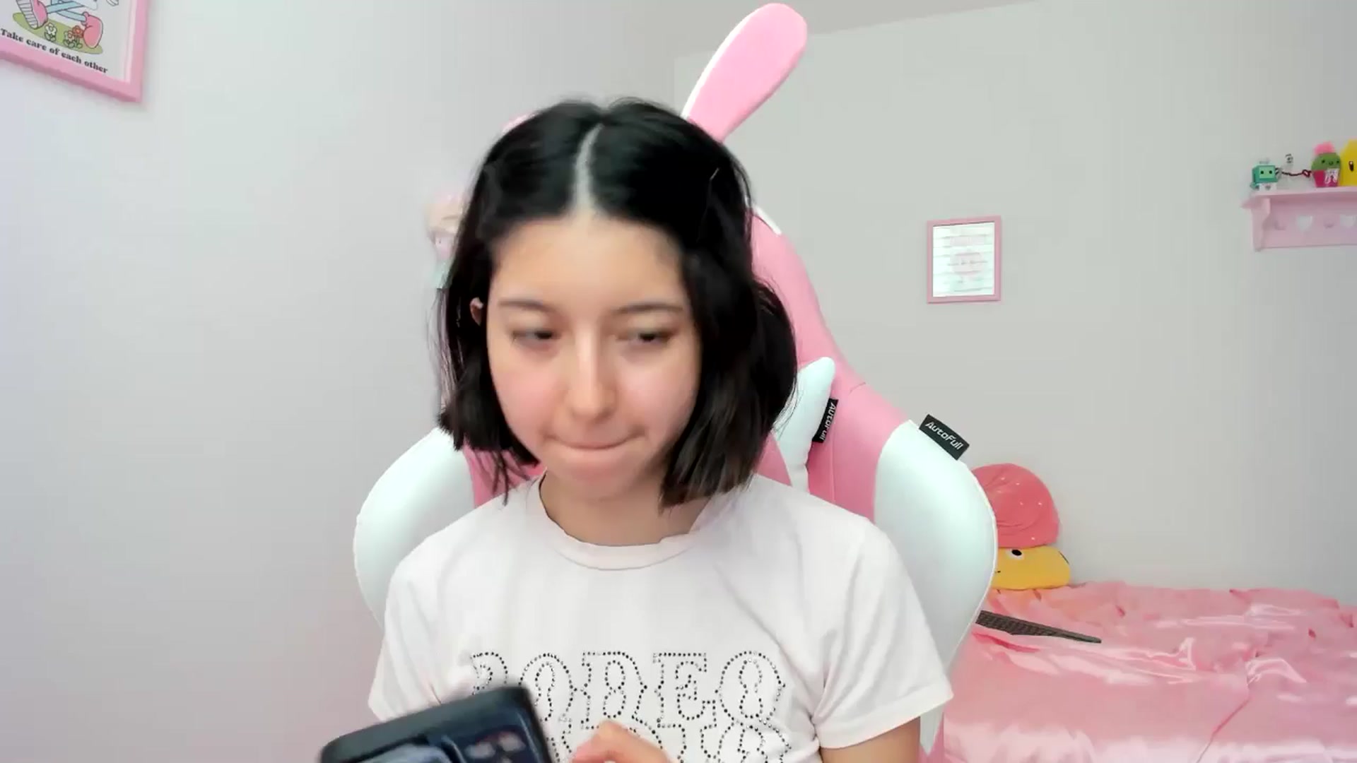 Gallery image thumbnail from Cherrycute666's myfreecams stream on, 06/20/2024, 21:23 image 1 of 20