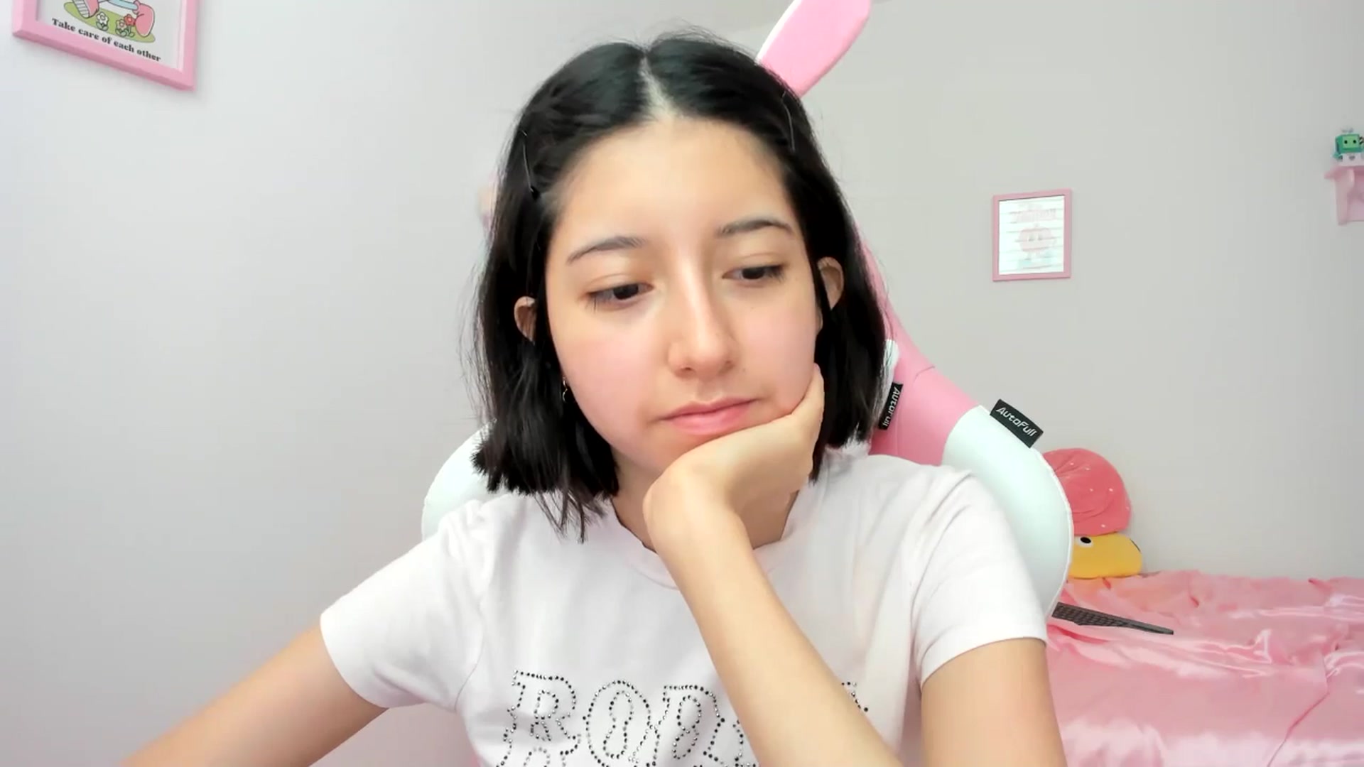 Gallery image thumbnail from Cherrycute666's myfreecams stream on, 06/20/2024, 21:23 image 3 of 20