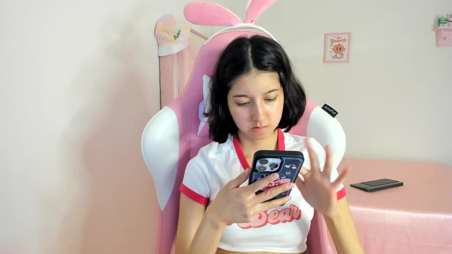Gallery image thumbnail from Cherrycute666's myfreecams stream on, 06/21/2024, 07:13 image 5 of 20