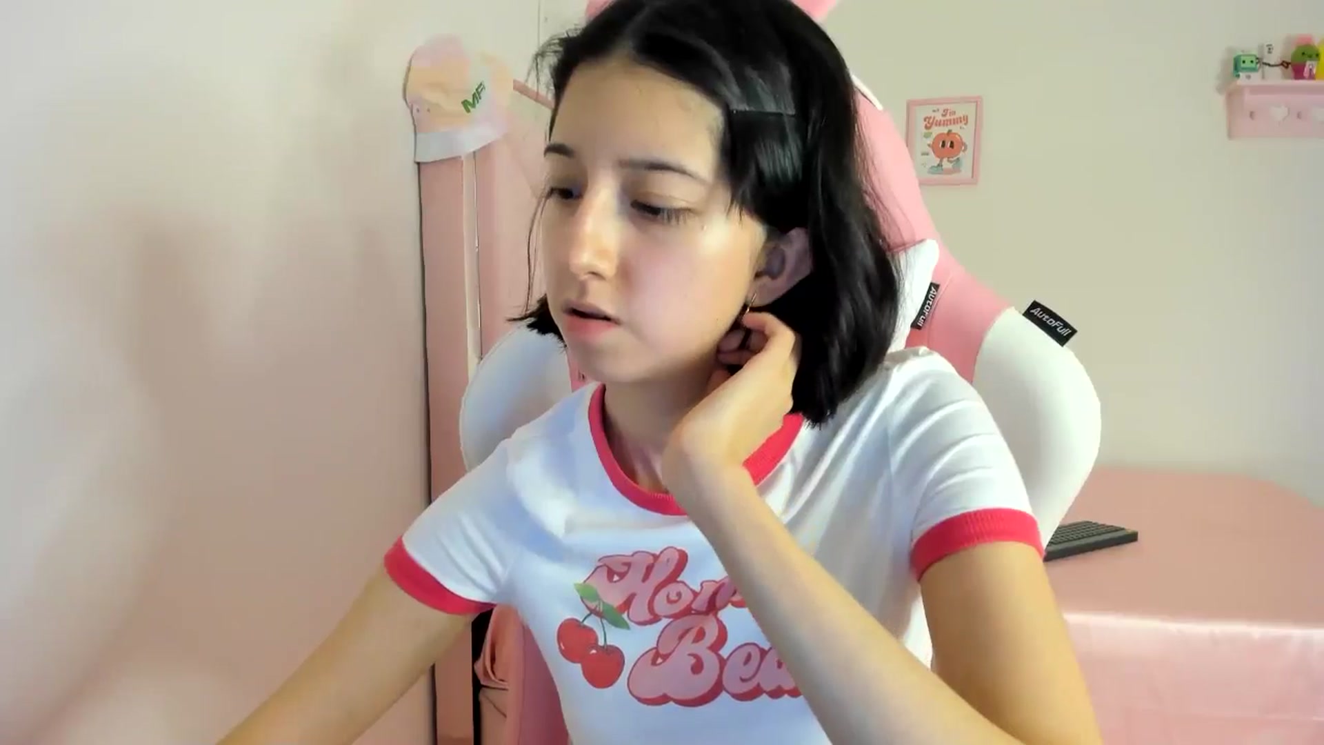 Gallery image thumbnail from Cherrycute666's myfreecams stream on, 06/21/2024, 07:13 image 8 of 20