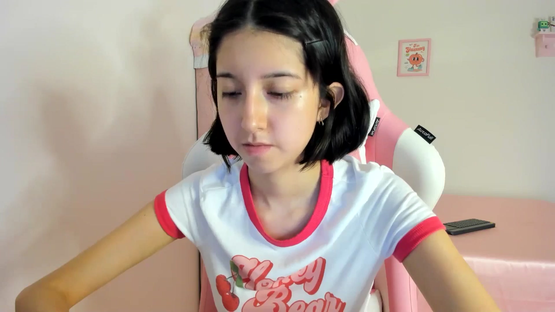 Gallery image thumbnail from Cherrycute666's myfreecams stream on, 06/21/2024, 07:13 image 6 of 20