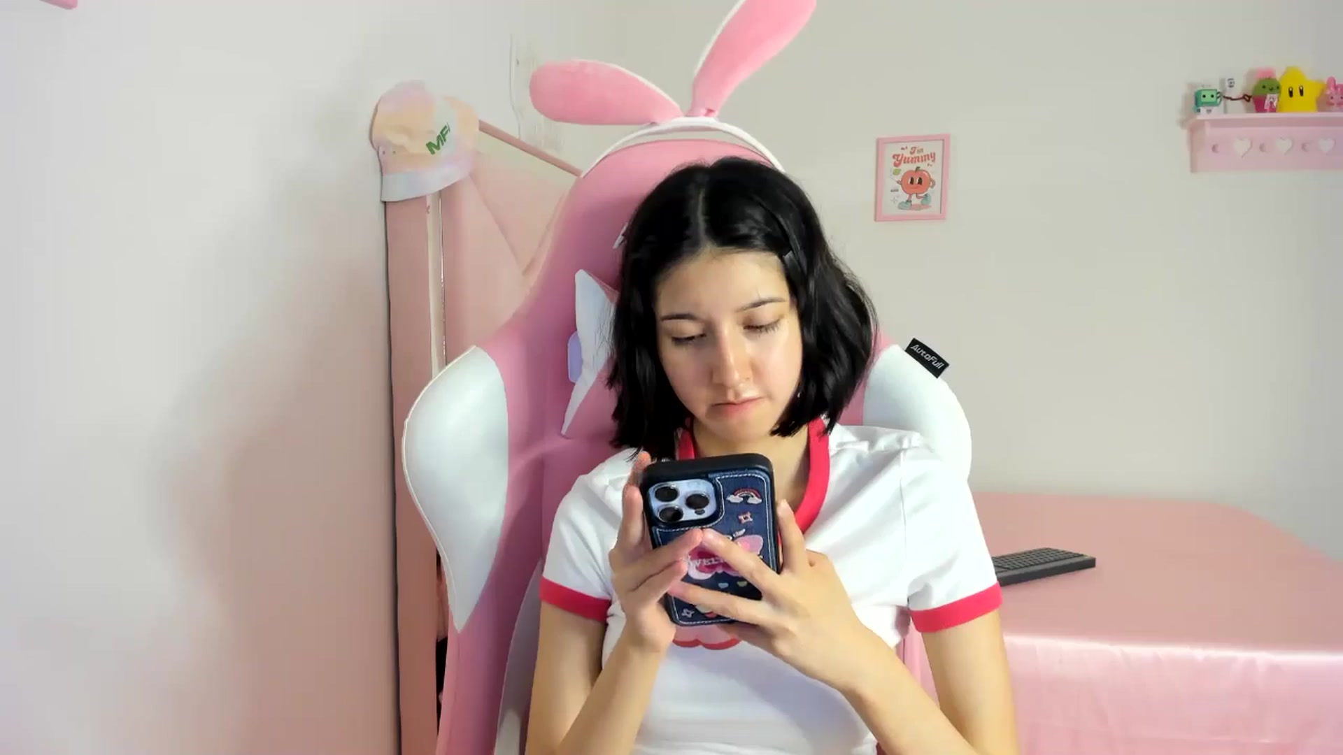 Gallery image thumbnail from Cherrycute666's myfreecams stream on, 06/21/2024, 07:13 image 20 of 20
