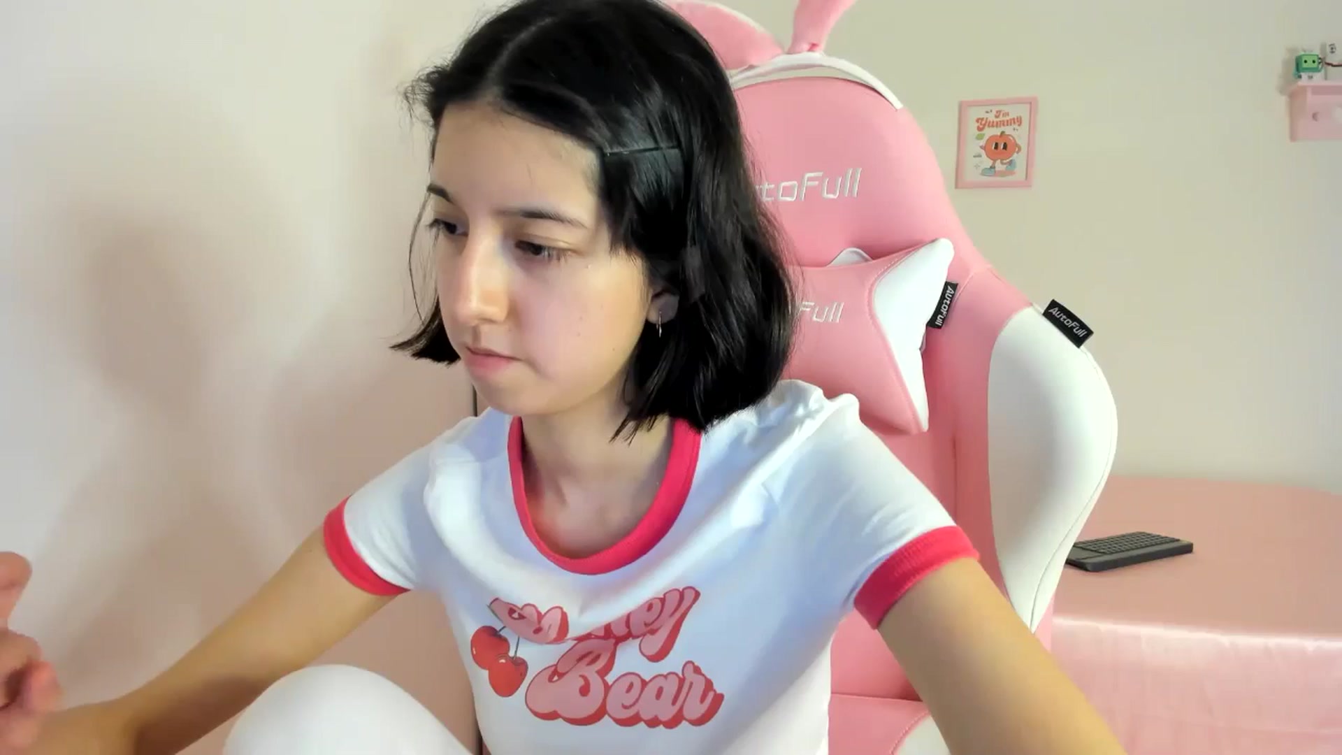 Gallery image thumbnail from Cherrycute666's myfreecams stream on, 06/21/2024, 07:13 image 7 of 20