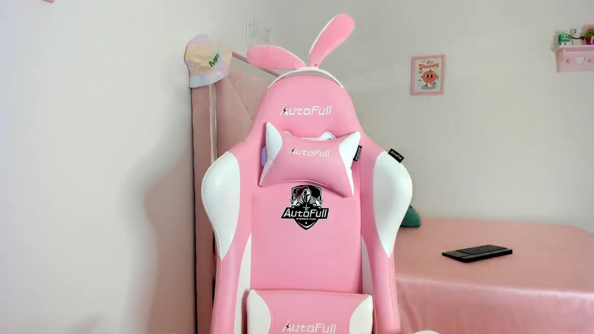 Gallery image thumbnail from Cherrycute666's myfreecams stream on, 06/21/2024, 08:29 image 11 of 20