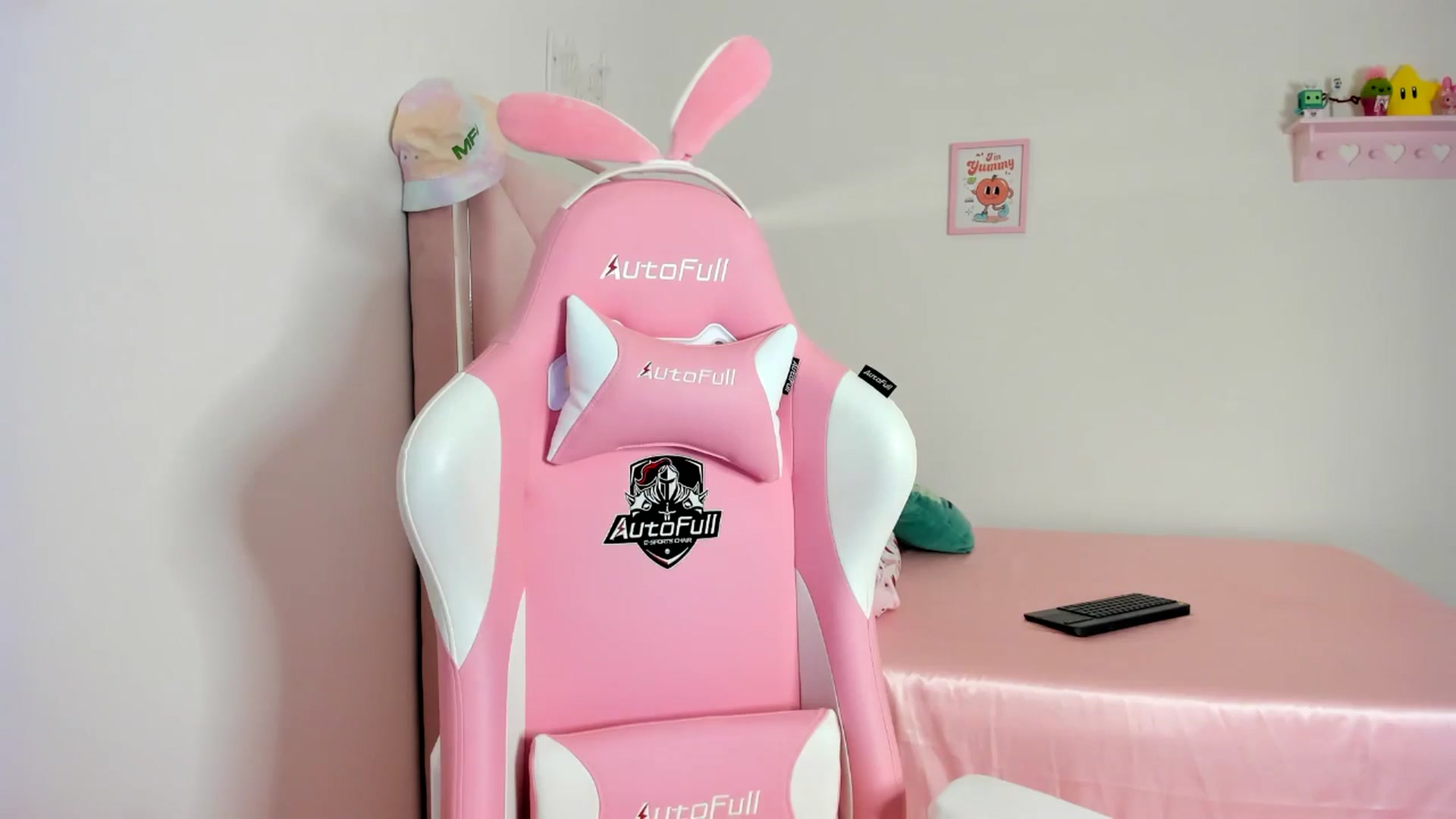 Gallery image thumbnail from Cherrycute666's myfreecams stream on, 06/21/2024, 08:29 image 17 of 20