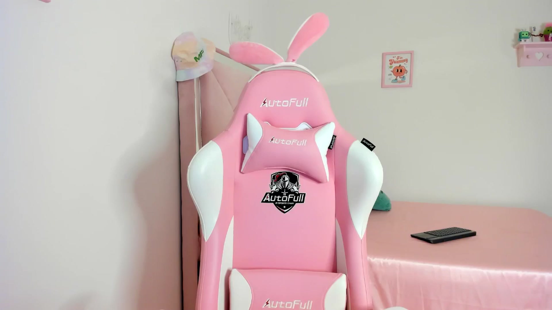 Gallery image thumbnail from Cherrycute666's myfreecams stream on, 06/21/2024, 08:29 image 9 of 20
