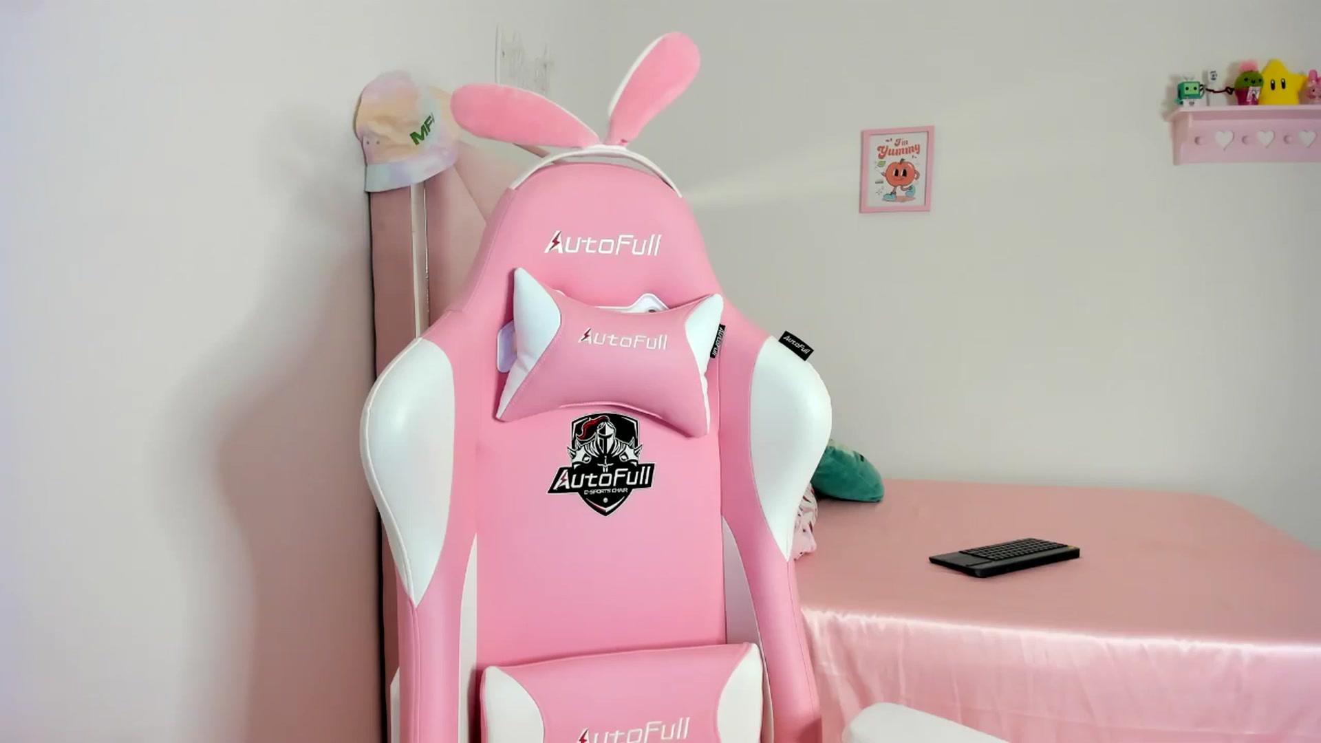 Gallery image thumbnail from Cherrycute666's myfreecams stream on, 06/21/2024, 08:29 image 16 of 20