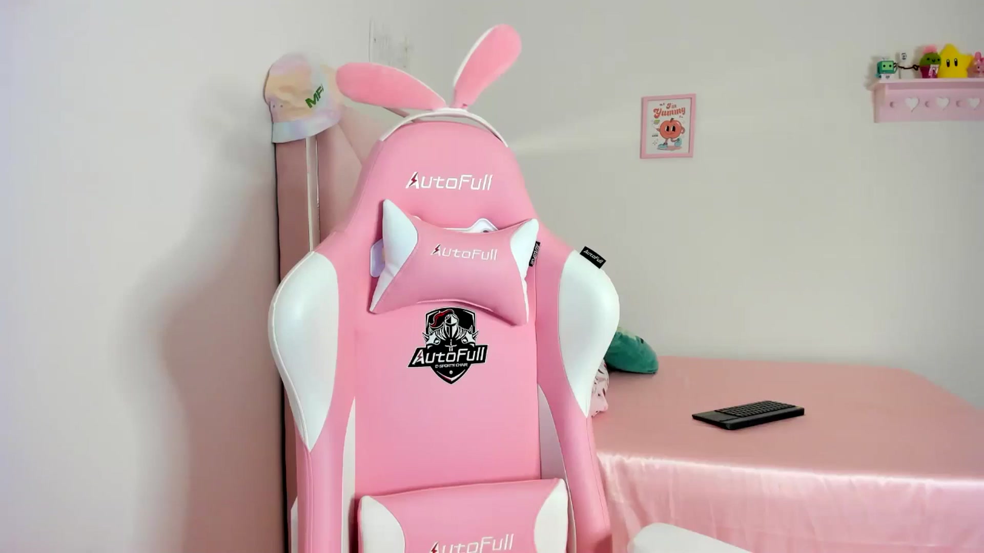 Gallery image thumbnail from Cherrycute666's myfreecams stream on, 06/21/2024, 08:29 image 18 of 20