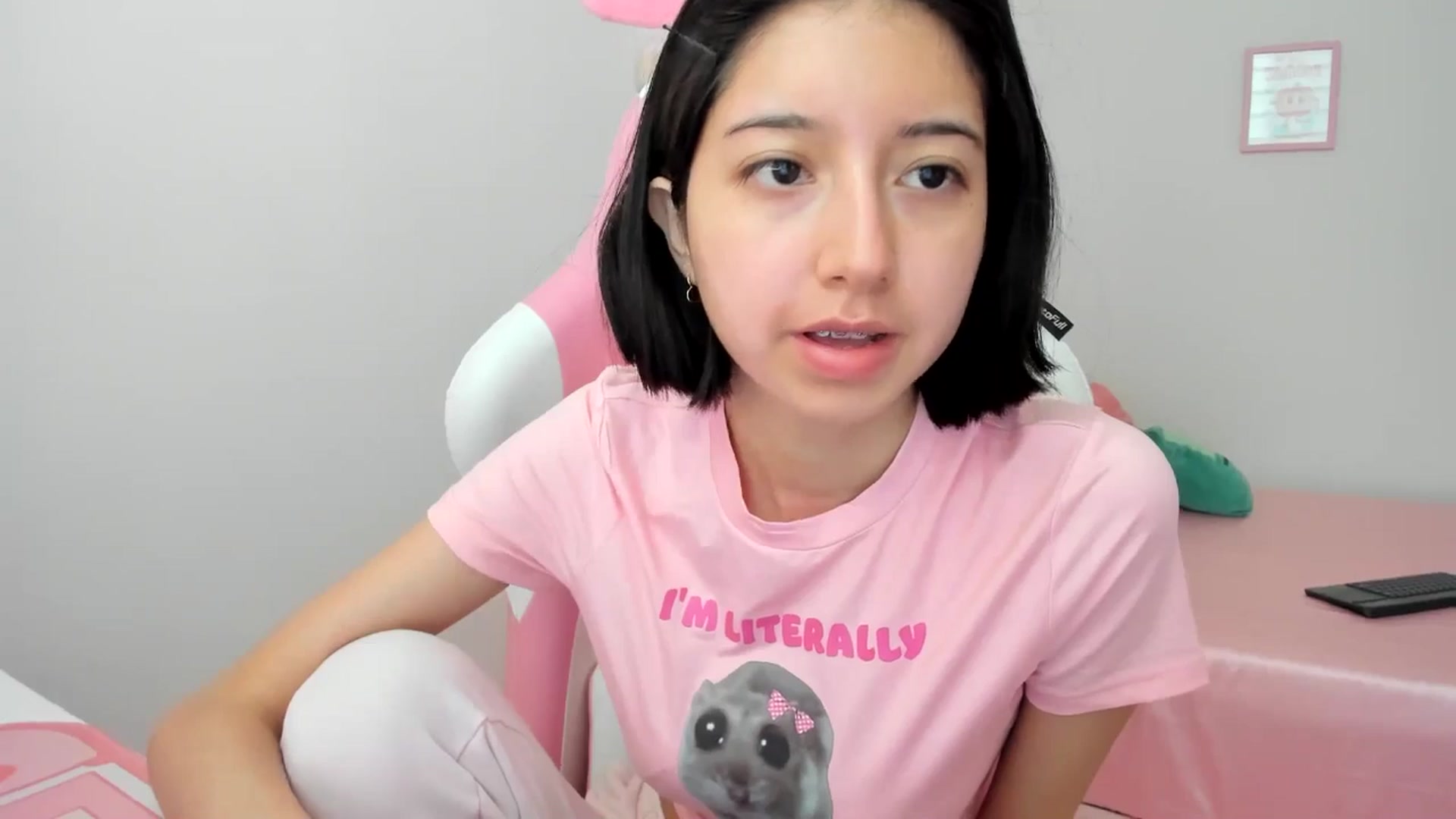 Gallery image thumbnail from Cherrycute666's myfreecams stream on, 06/21/2024, 18:55 image 20 of 20