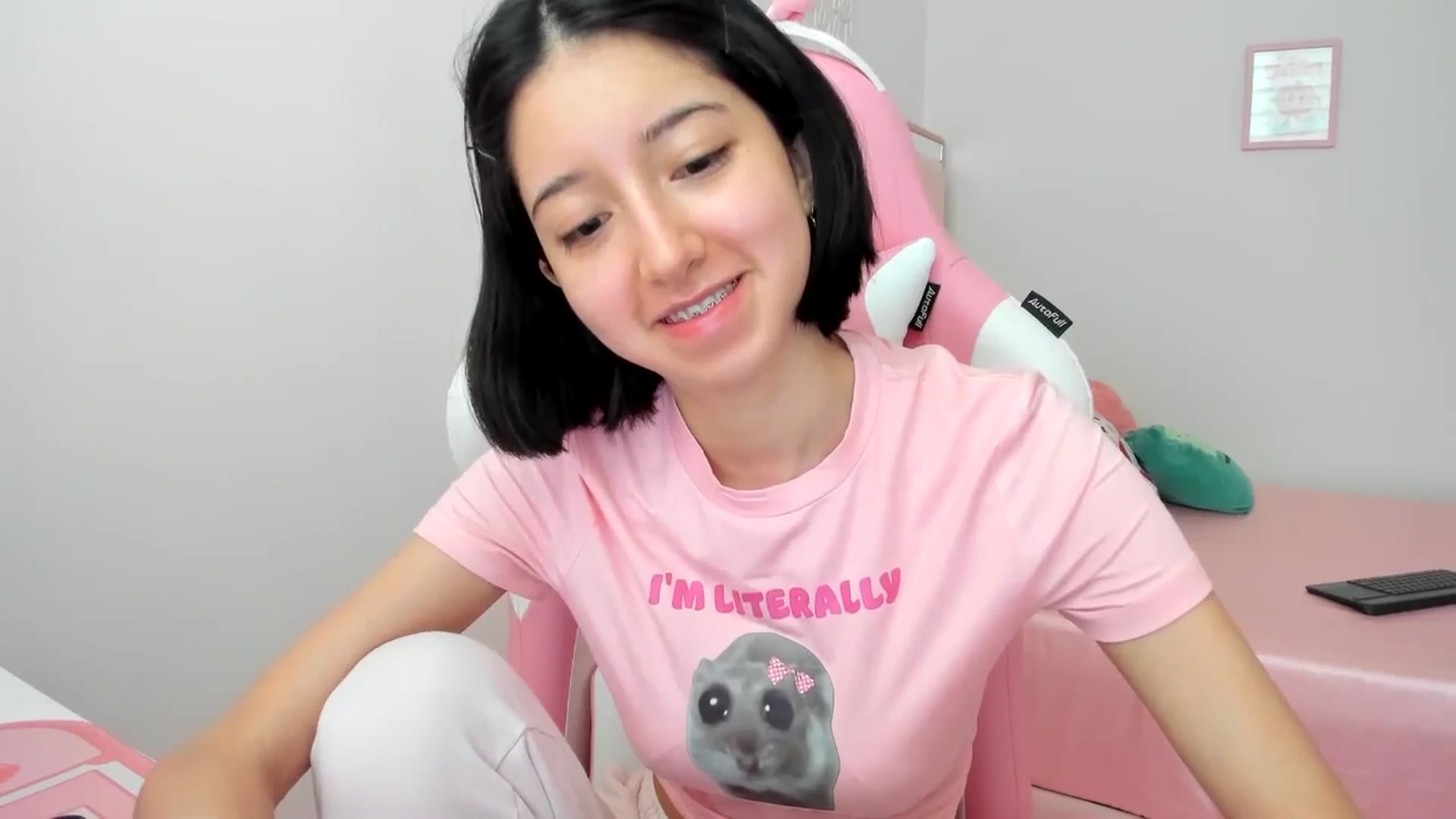 Gallery image thumbnail from Cherrycute666's myfreecams stream on, 06/21/2024, 18:55 image 19 of 20
