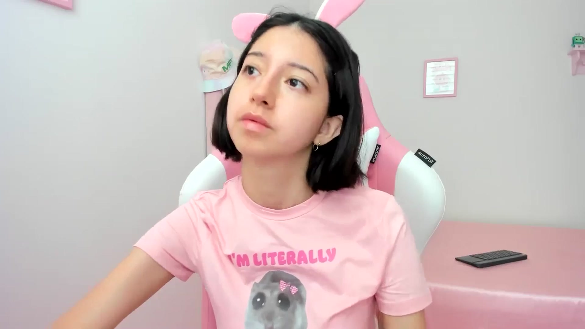 Gallery image thumbnail from Cherrycute666's myfreecams stream on, 06/21/2024, 18:55 image 7 of 20