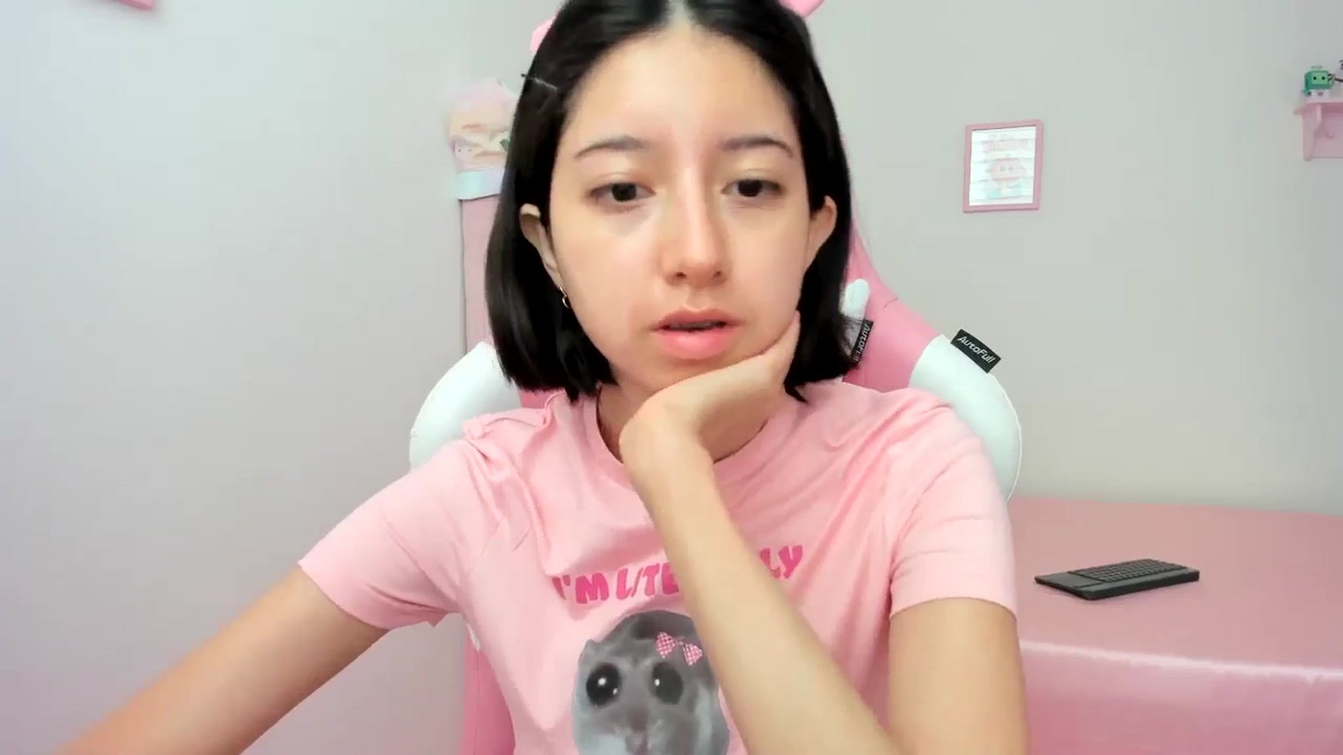 Gallery image thumbnail from Cherrycute666's myfreecams stream on, 06/21/2024, 18:55 image 3 of 20