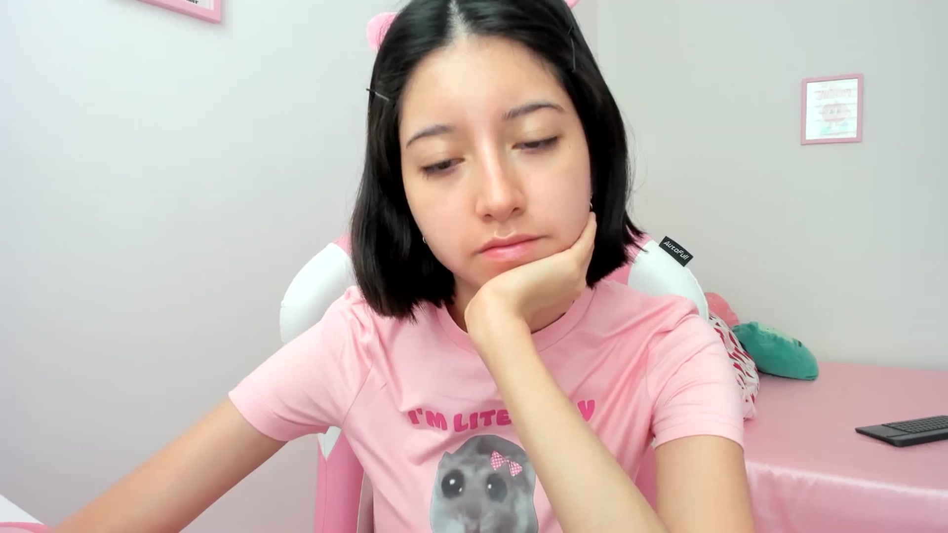 Gallery image thumbnail from Cherrycute666's myfreecams stream on, 06/21/2024, 18:55 image 12 of 20