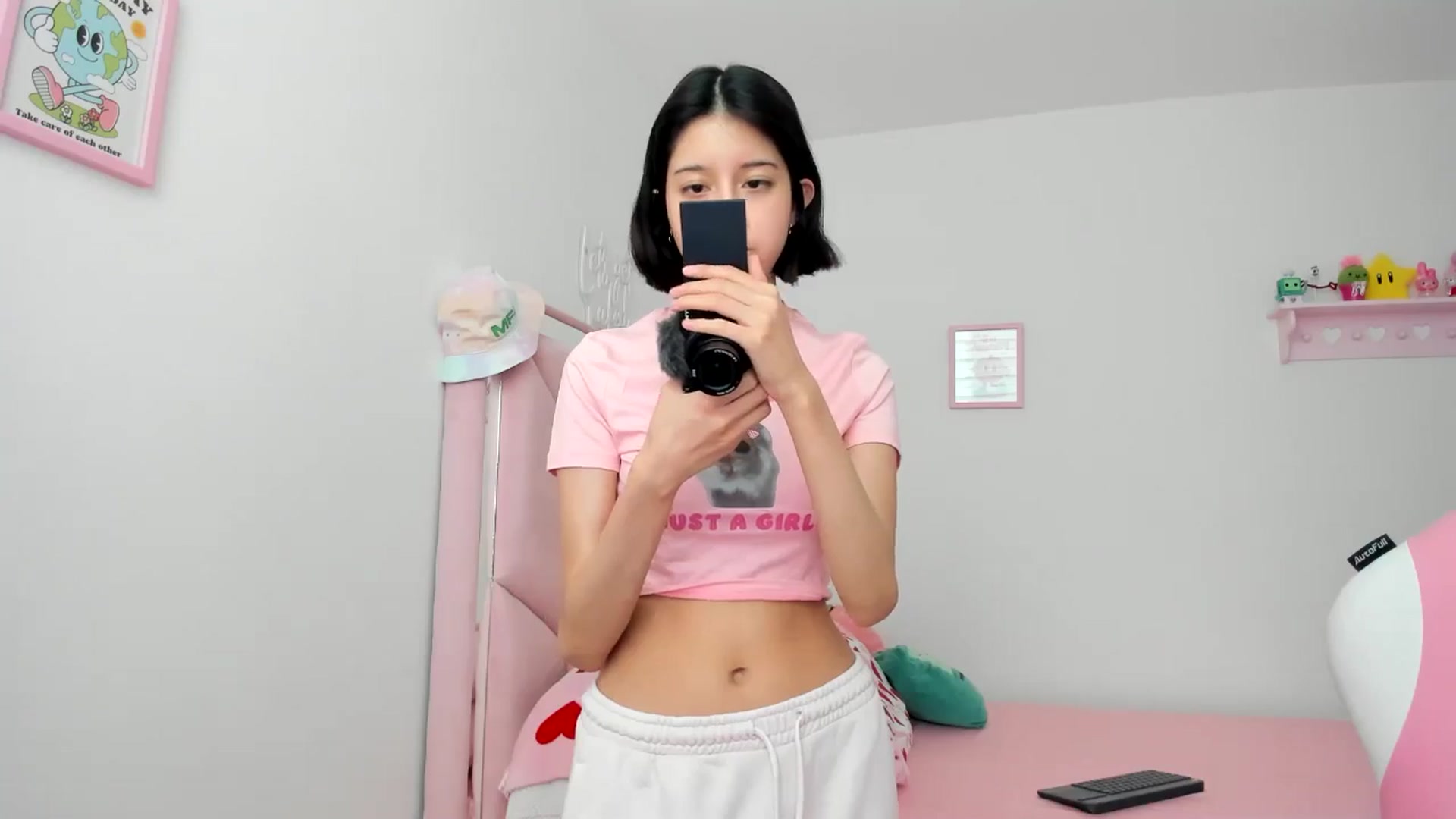 Gallery image thumbnail from Cherrycute666's myfreecams stream on, 06/21/2024, 21:37 image 13 of 20