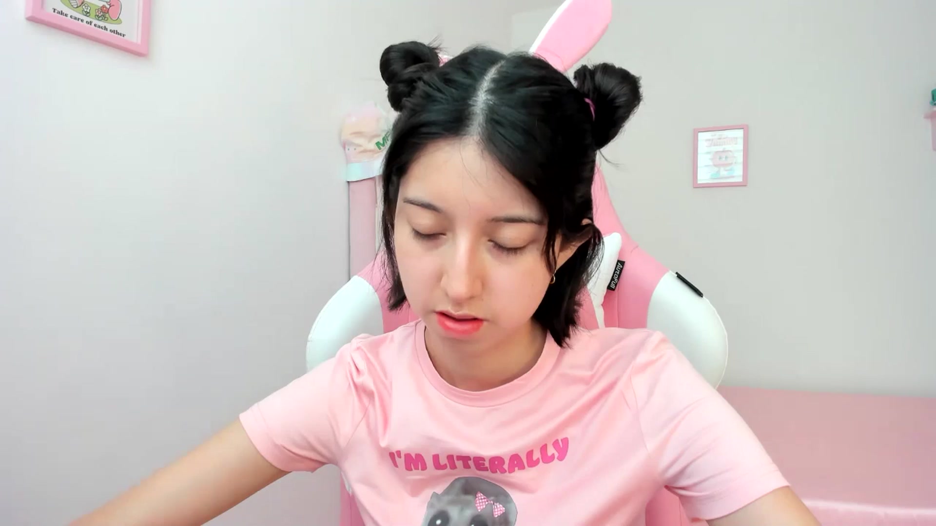 Gallery image thumbnail from Cherrycute666's myfreecams stream on, 06/21/2024, 21:37 image 18 of 20