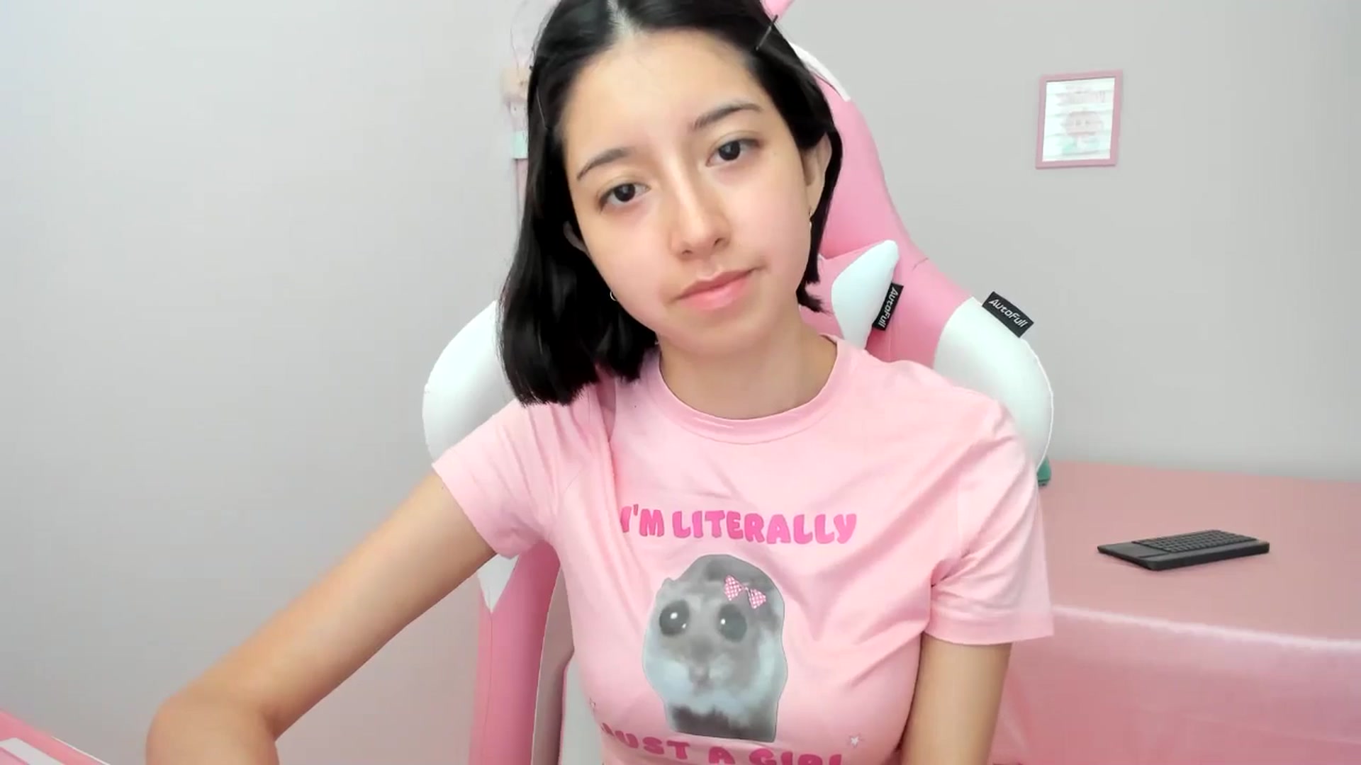 Gallery image thumbnail from Cherrycute666's myfreecams stream on, 06/21/2024, 21:37 image 2 of 20