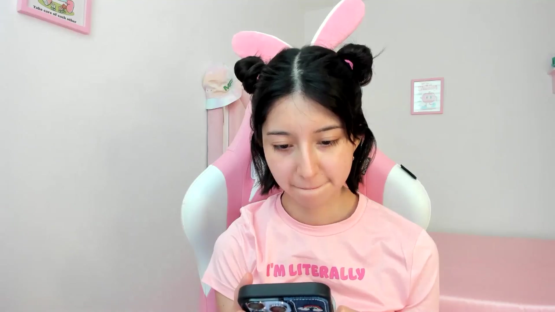 Gallery image thumbnail from Cherrycute666's myfreecams stream on, 06/21/2024, 21:37 image 20 of 20
