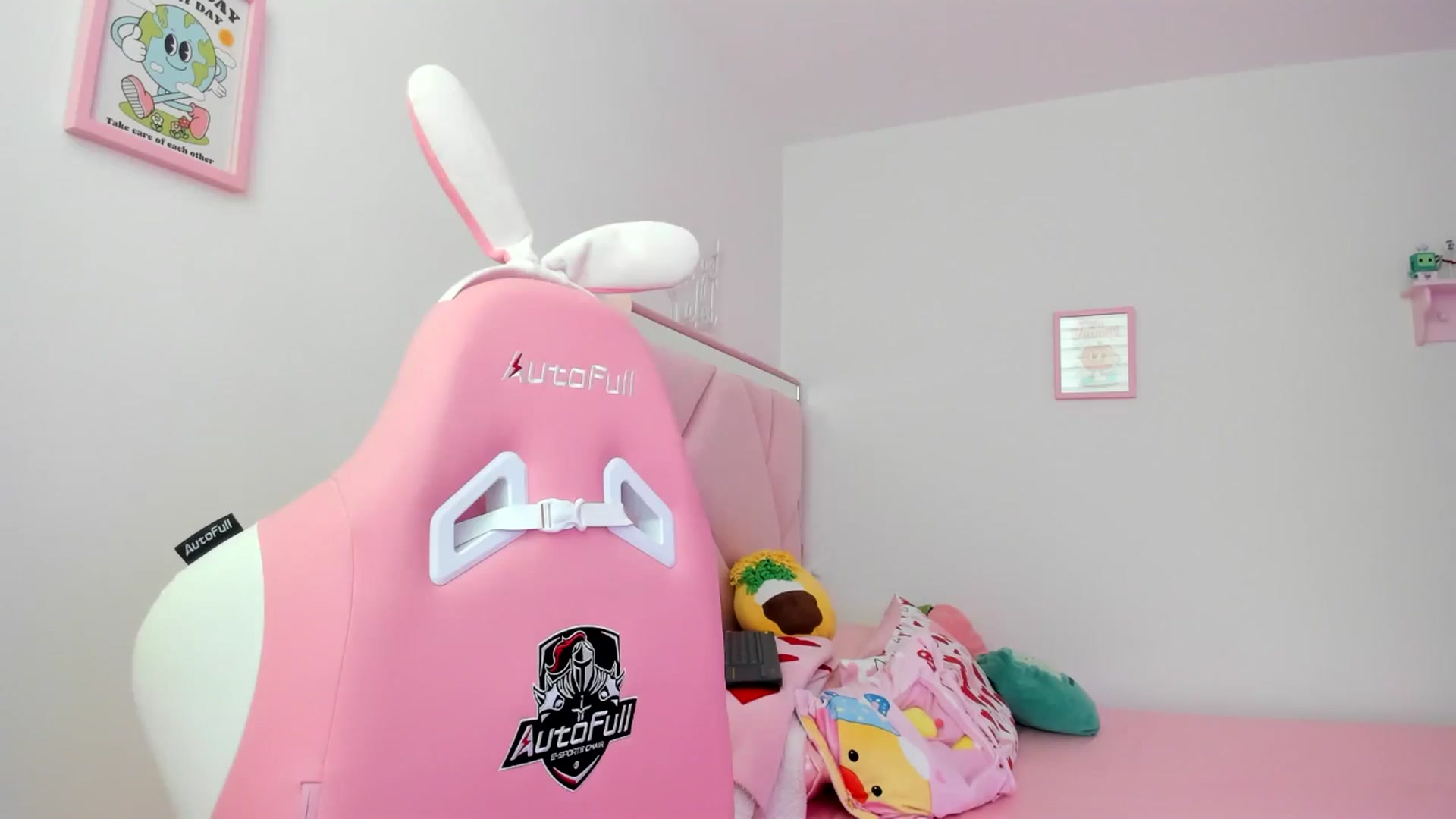 Gallery image thumbnail from Cherrycute666's myfreecams stream on, 06/21/2024, 21:37 image 15 of 20