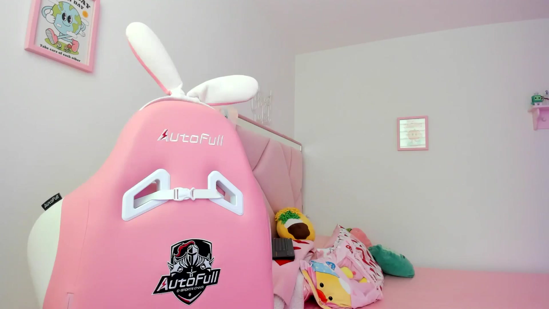 Gallery image thumbnail from Cherrycute666's myfreecams stream on, 06/21/2024, 21:37 image 14 of 20