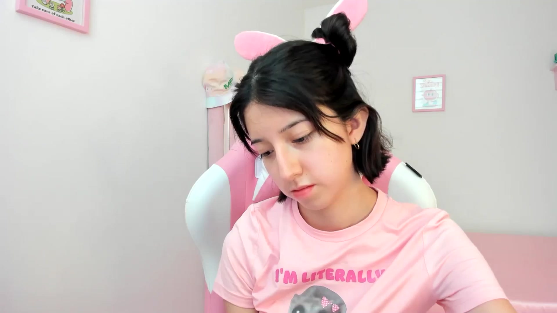 Gallery image thumbnail from Cherrycute666's myfreecams stream on, 06/21/2024, 21:37 image 19 of 20
