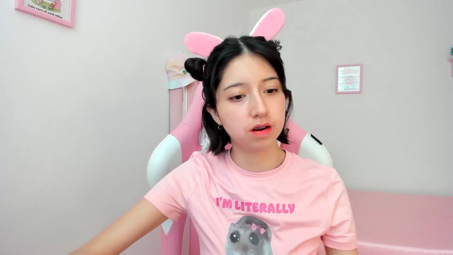 Gallery image thumbnail from Cherrycute666's myfreecams stream on, 06/21/2024, 21:37 image 17 of 20
