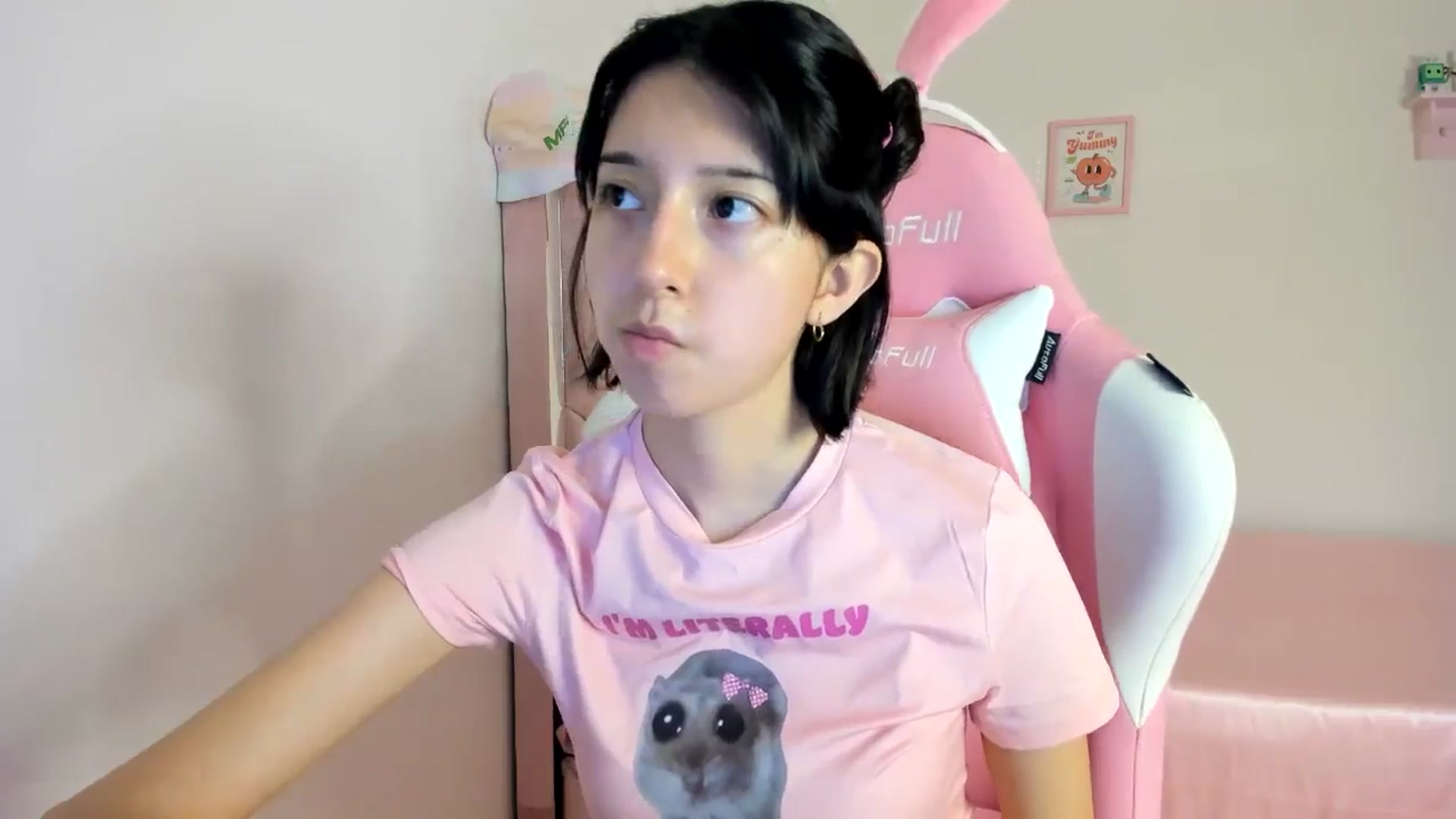 Gallery image thumbnail from Cherrycute666's myfreecams stream on, 06/22/2024, 03:00 image 13 of 20