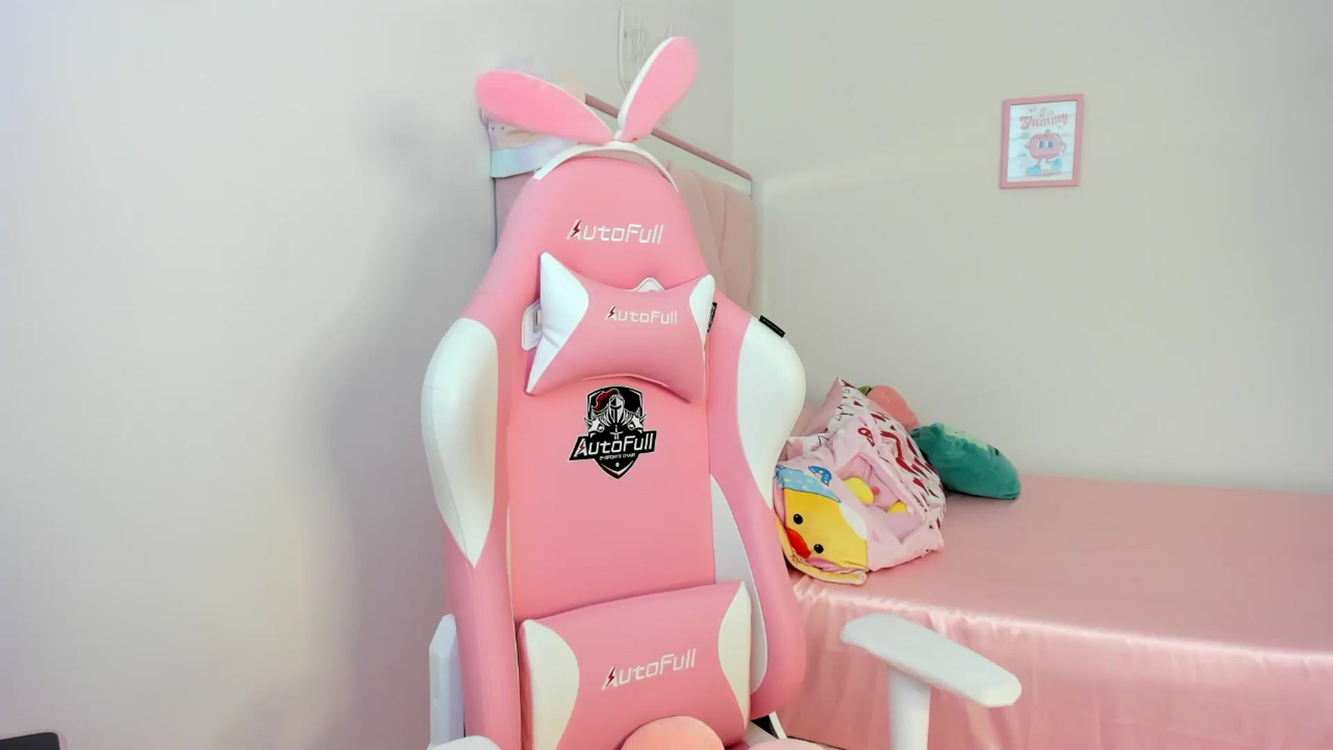 Gallery image thumbnail from Cherrycute666's myfreecams stream on, 06/22/2024, 03:00 image 6 of 20