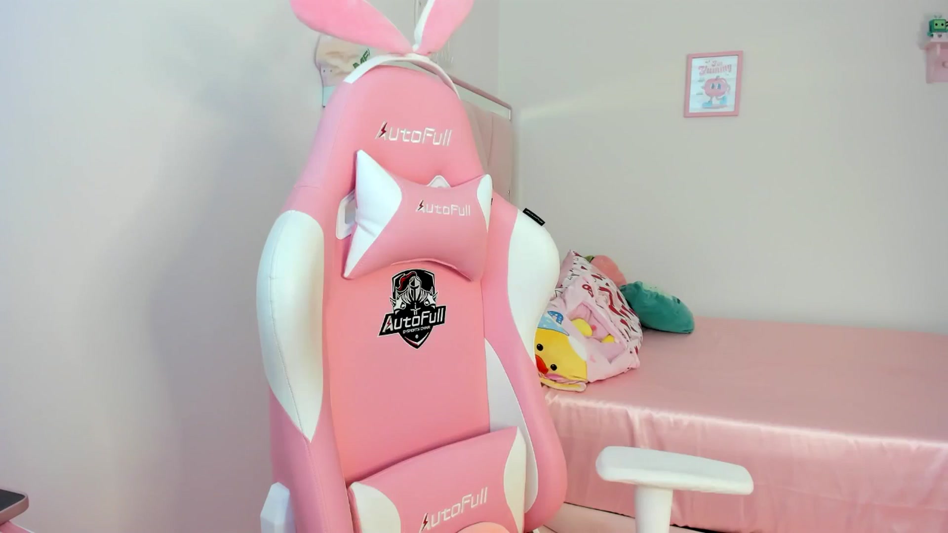 Gallery image thumbnail from Cherrycute666's myfreecams stream on, 06/22/2024, 03:00 image 4 of 20
