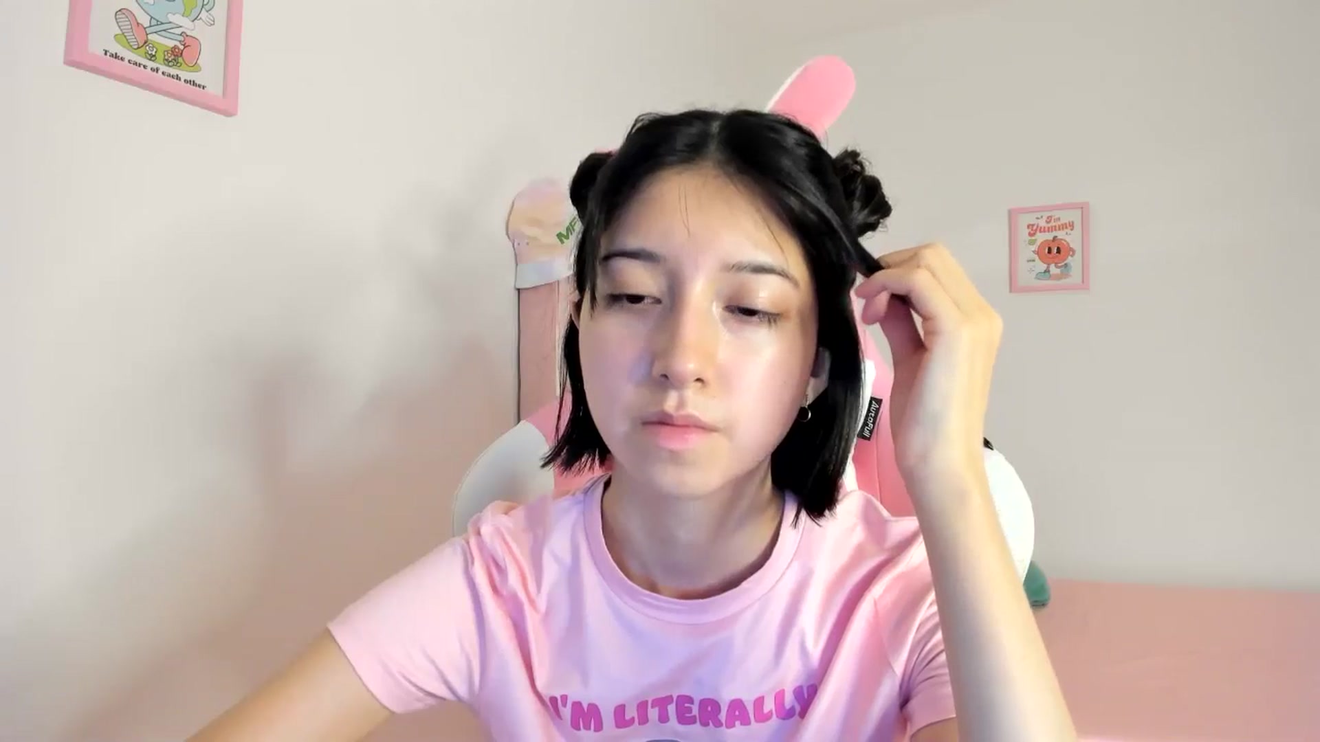 Gallery image thumbnail from Cherrycute666's myfreecams stream on, 06/22/2024, 03:19 image 19 of 20