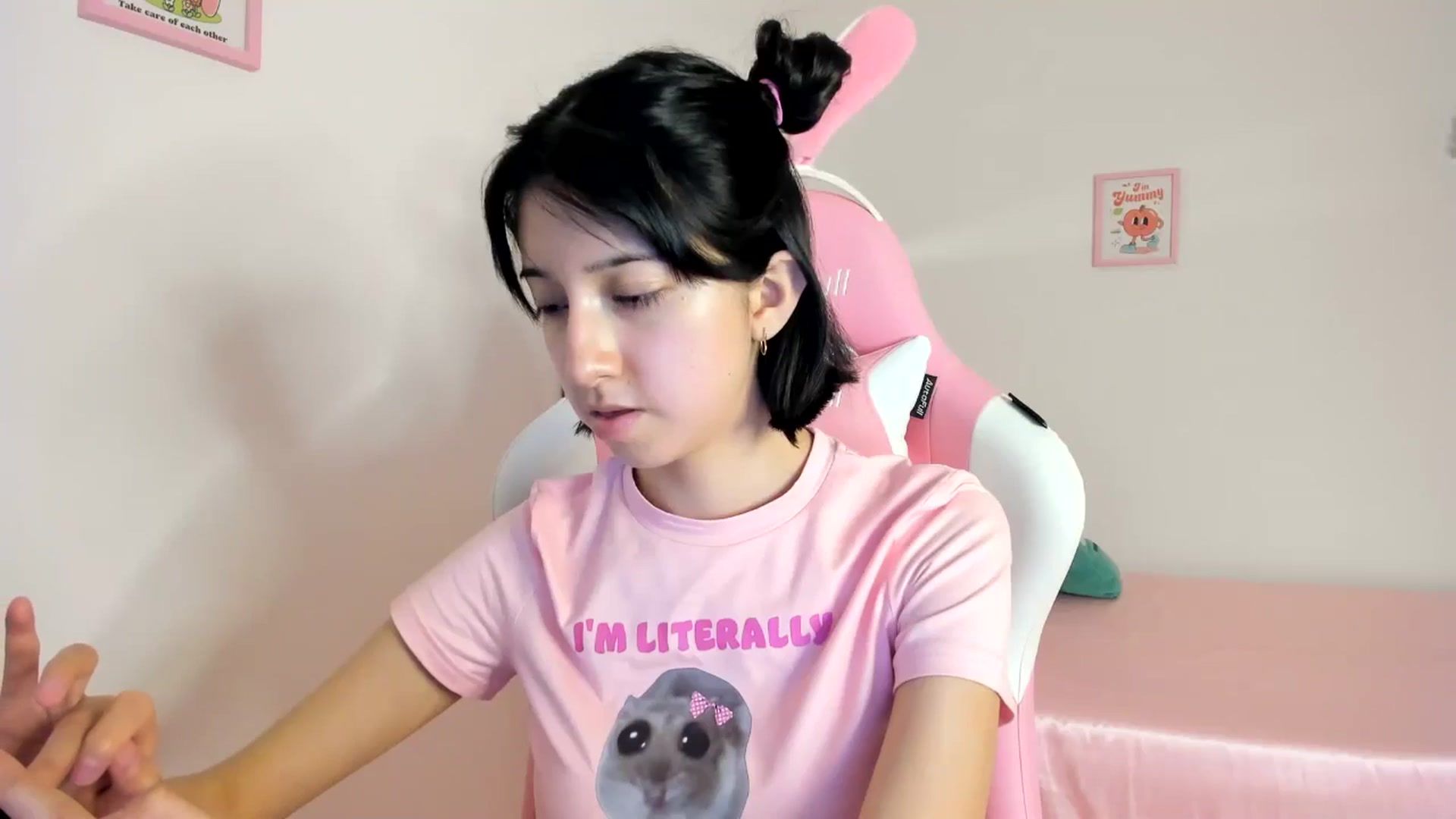 Gallery image thumbnail from Cherrycute666's myfreecams stream on, 06/22/2024, 03:53 image 2 of 20