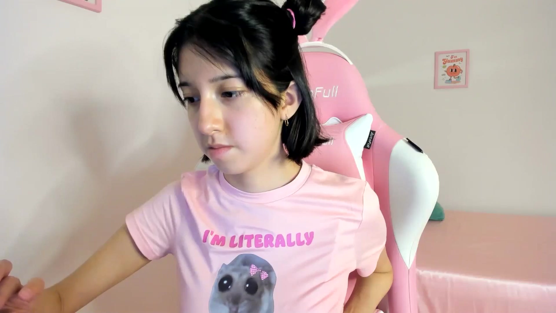Gallery image thumbnail from Cherrycute666's myfreecams stream on, 06/22/2024, 03:53 image 5 of 20