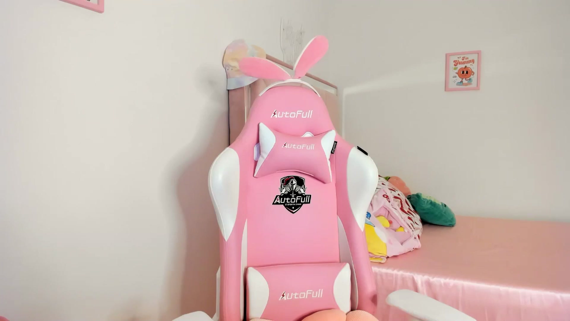 Gallery image thumbnail from Cherrycute666's myfreecams stream on, 06/22/2024, 03:53 image 8 of 20
