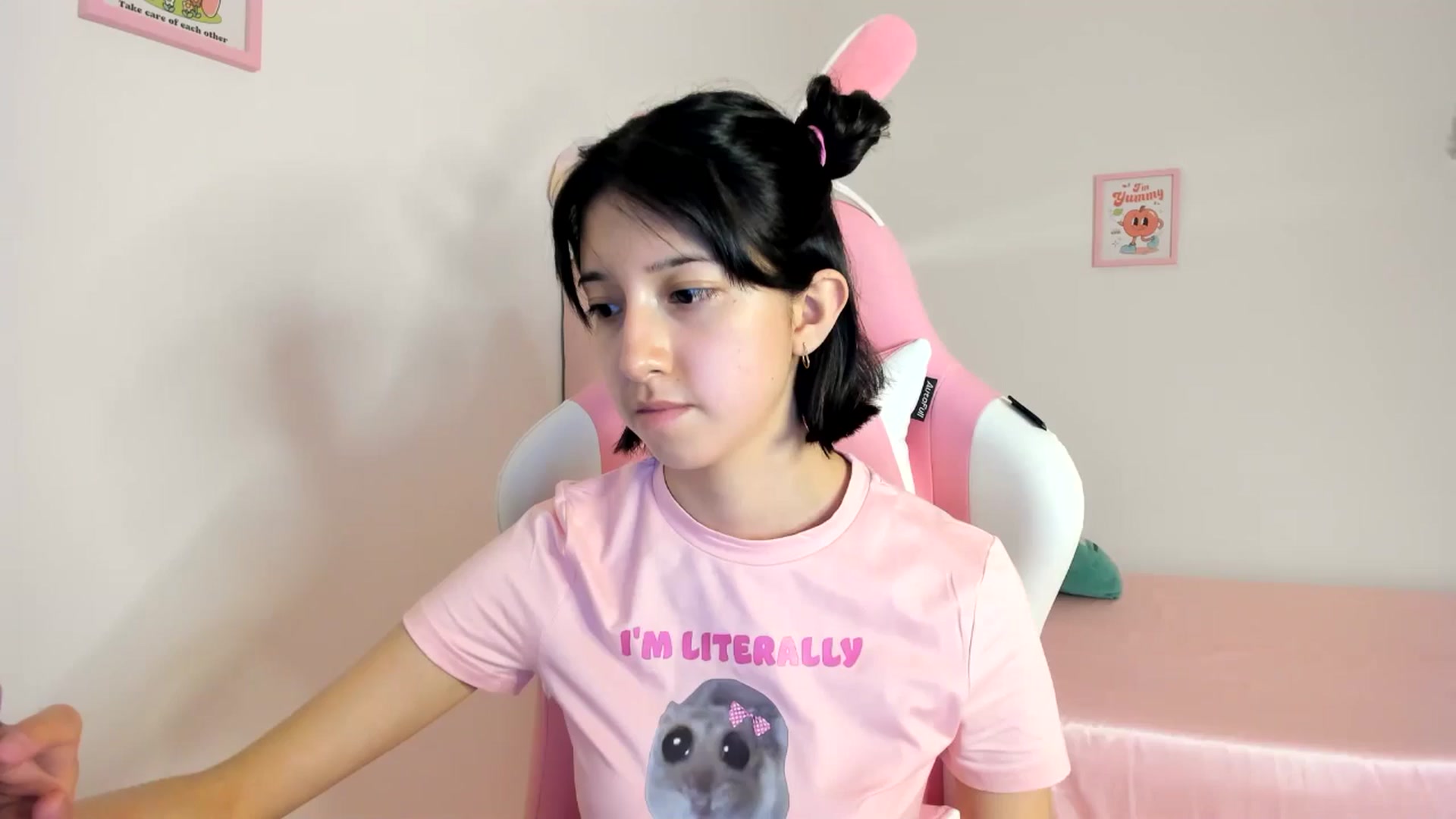 Gallery image thumbnail from Cherrycute666's myfreecams stream on, 06/22/2024, 03:53 image 1 of 20
