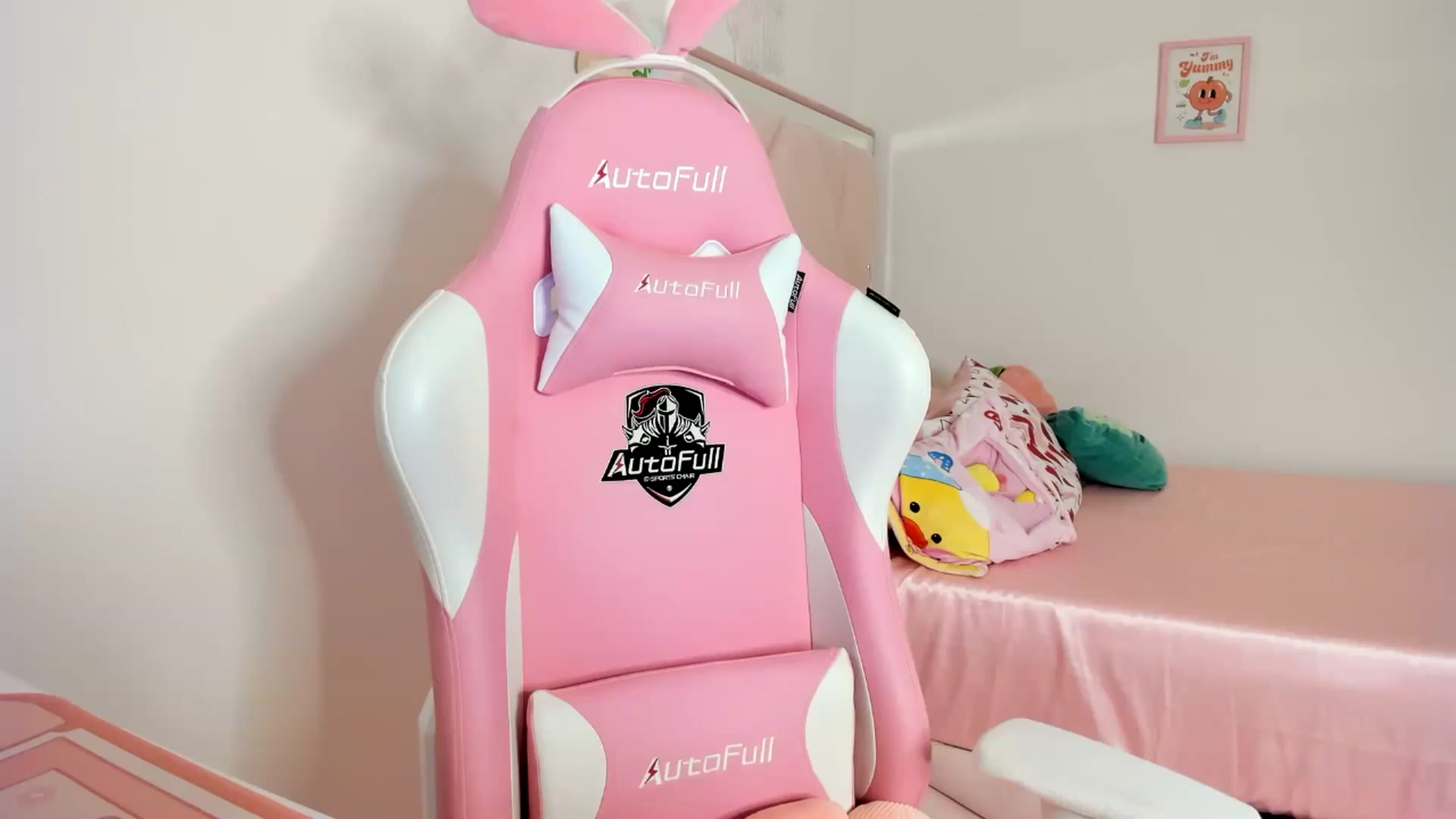 Gallery image thumbnail from Cherrycute666's myfreecams stream on, 06/22/2024, 04:49 image 16 of 20