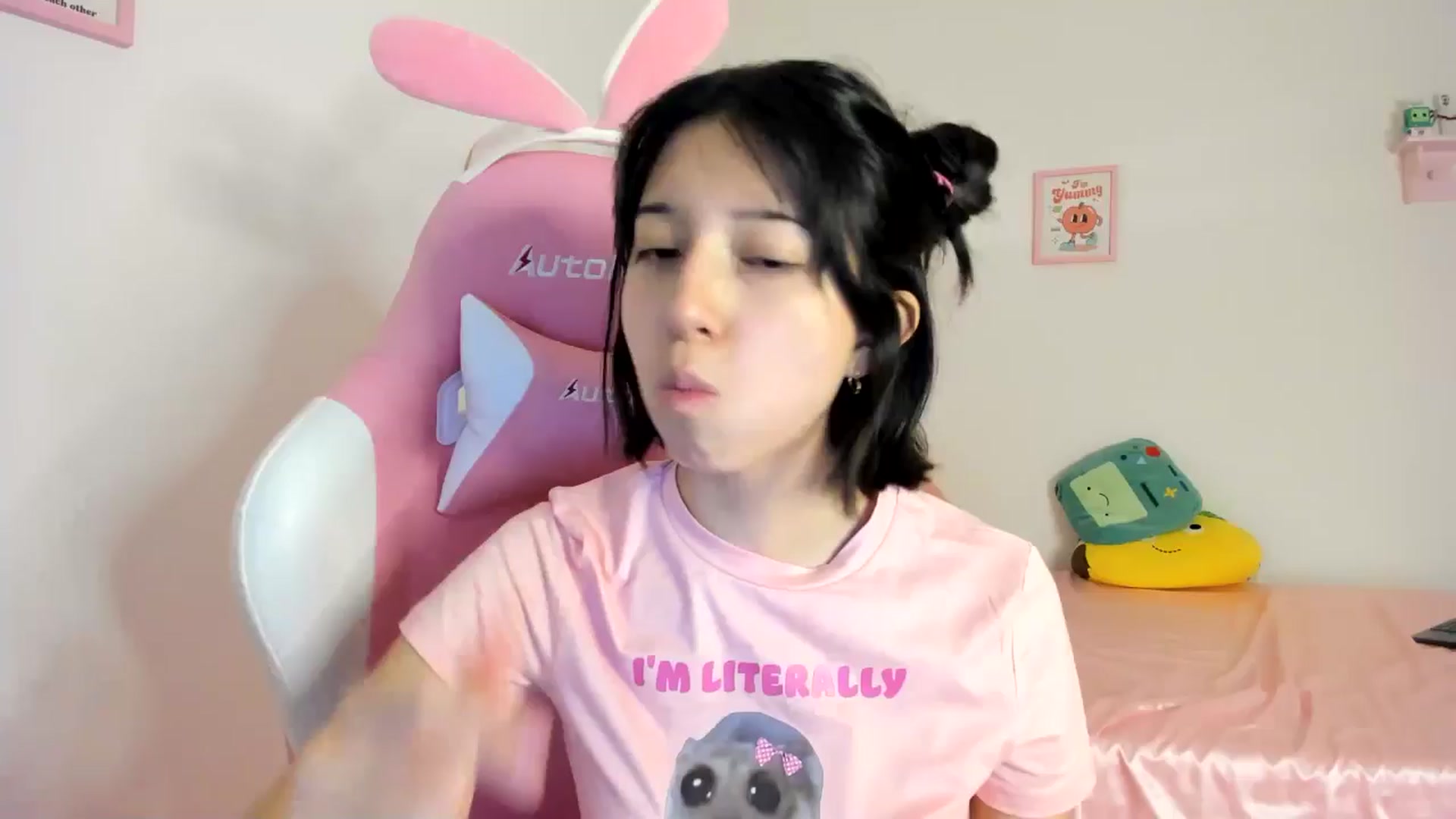 Gallery image thumbnail from Cherrycute666's myfreecams stream on, 06/22/2024, 08:38 image 1 of 20