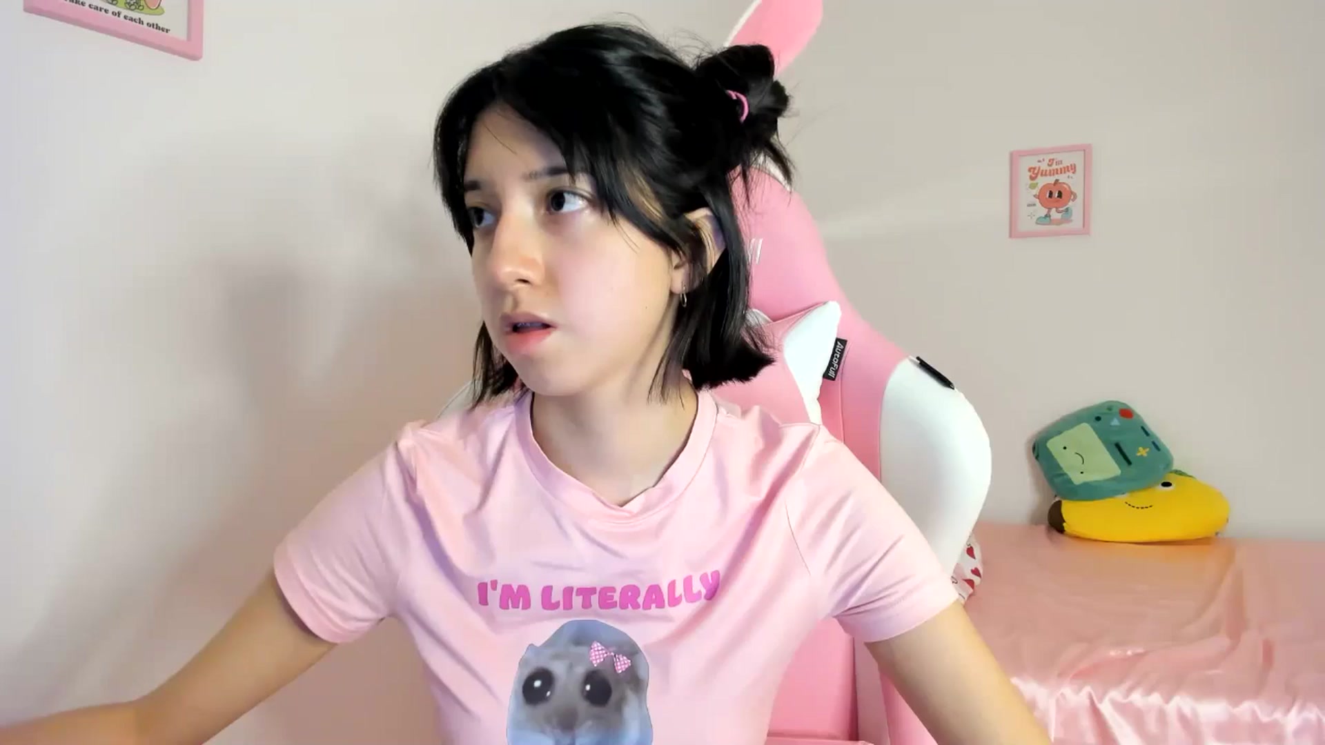Gallery image thumbnail from Cherrycute666's myfreecams stream on, 06/22/2024, 08:38 image 6 of 20