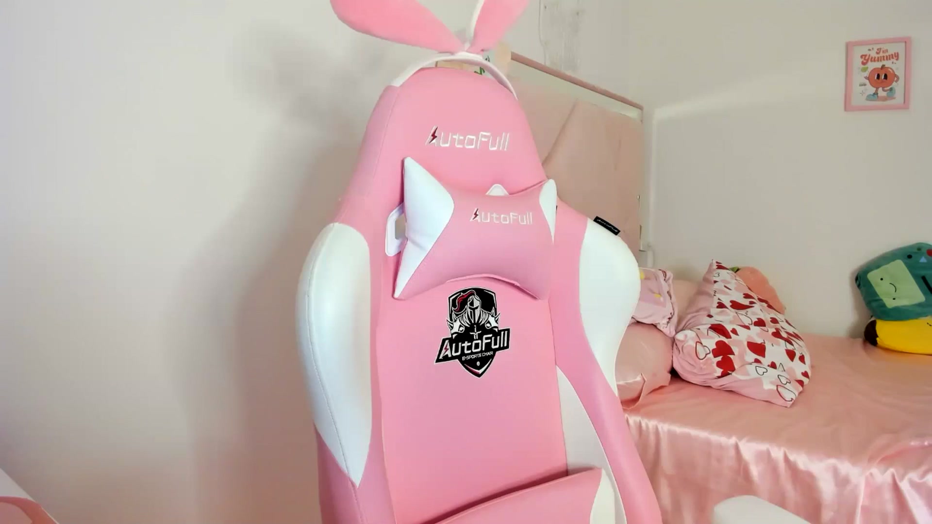 Gallery image thumbnail from Cherrycute666's myfreecams stream on, 06/22/2024, 08:38 image 8 of 20
