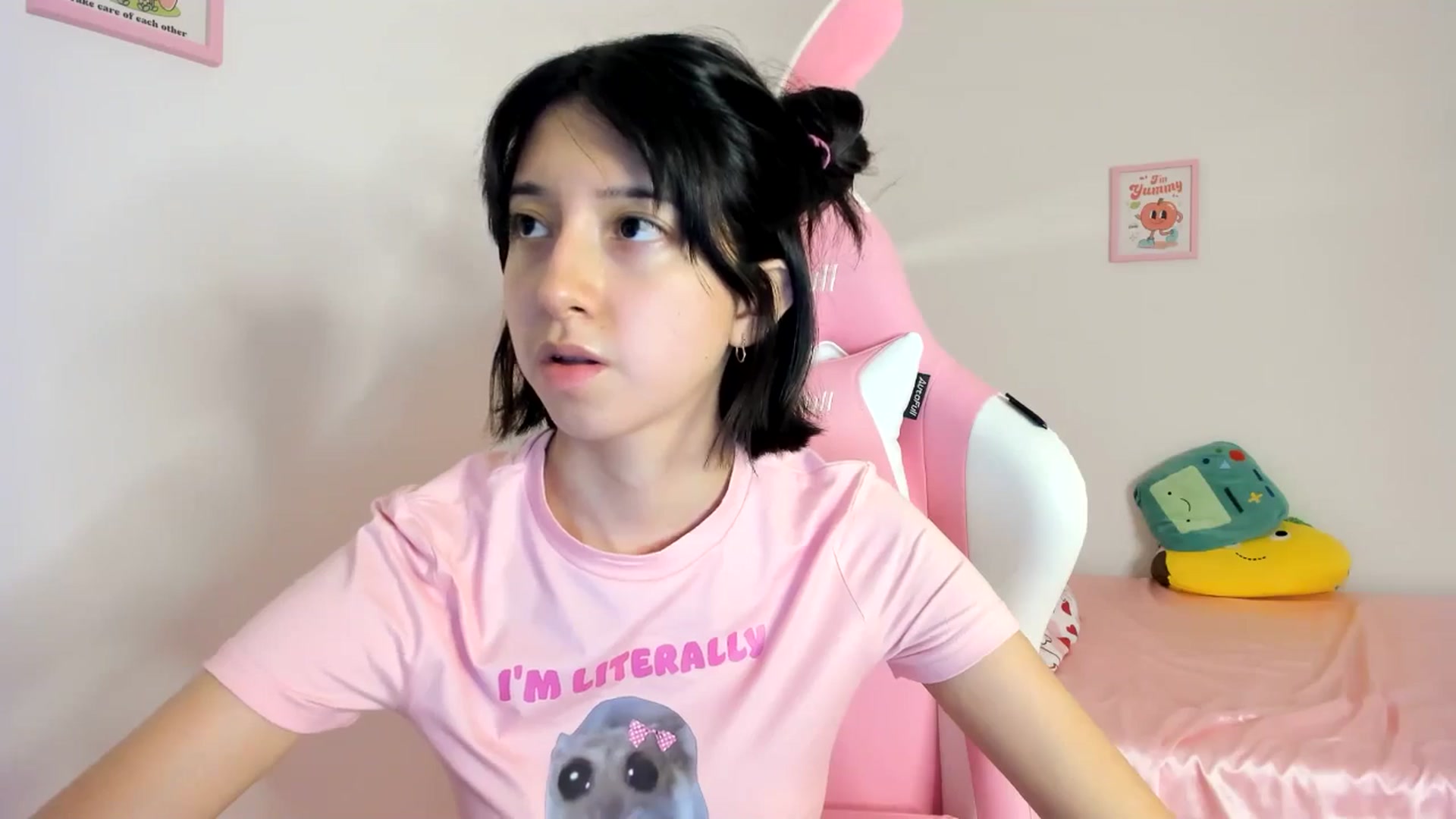 Gallery image thumbnail from Cherrycute666's myfreecams stream on, 06/22/2024, 08:38 image 5 of 20