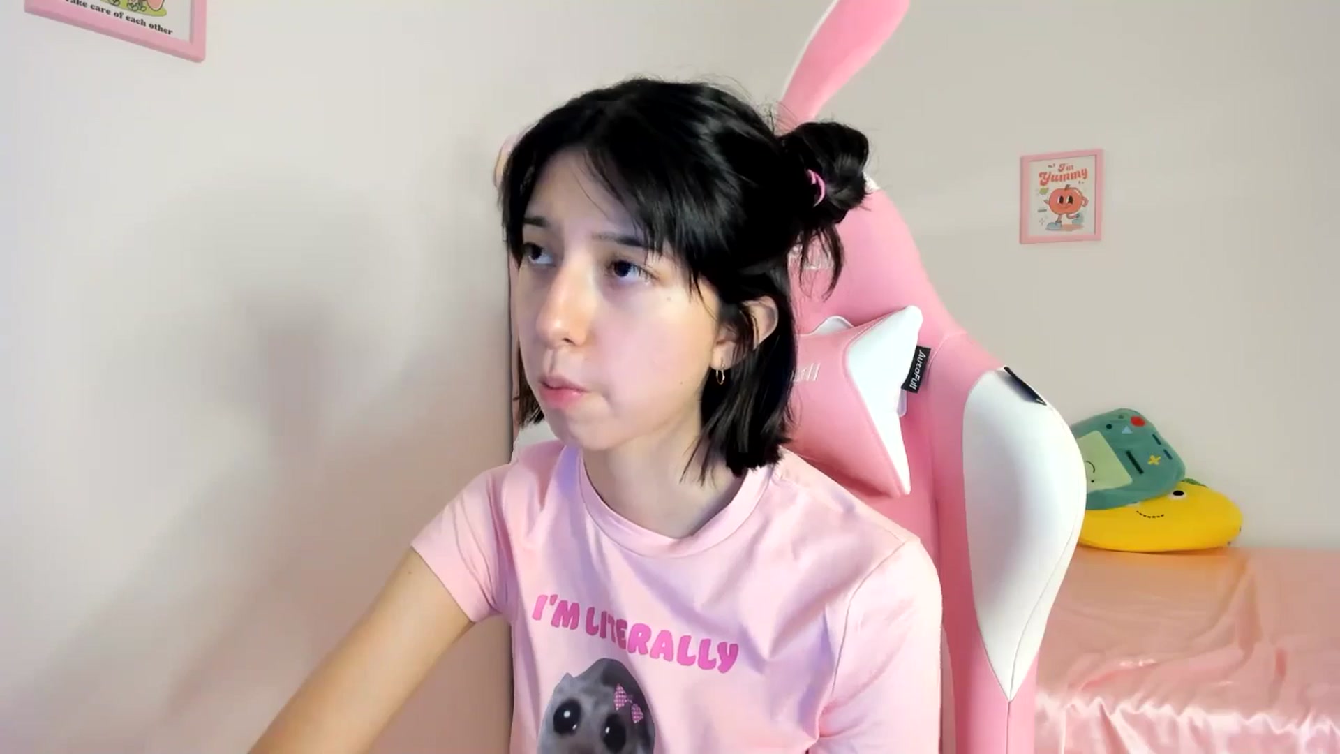 Gallery image thumbnail from Cherrycute666's myfreecams stream on, 06/22/2024, 08:38 image 3 of 20