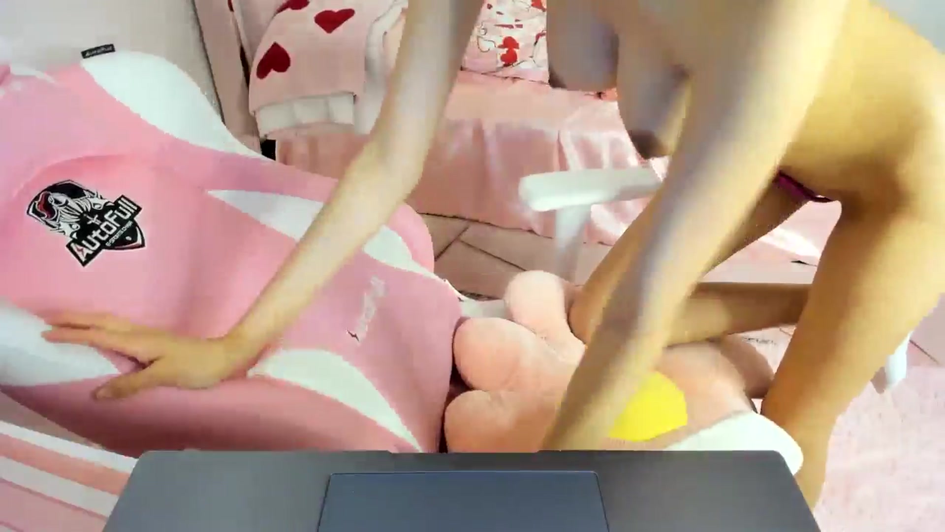 Gallery image thumbnail from Cherrycute666's myfreecams stream on, 06/22/2024, 09:17 image 18 of 20
