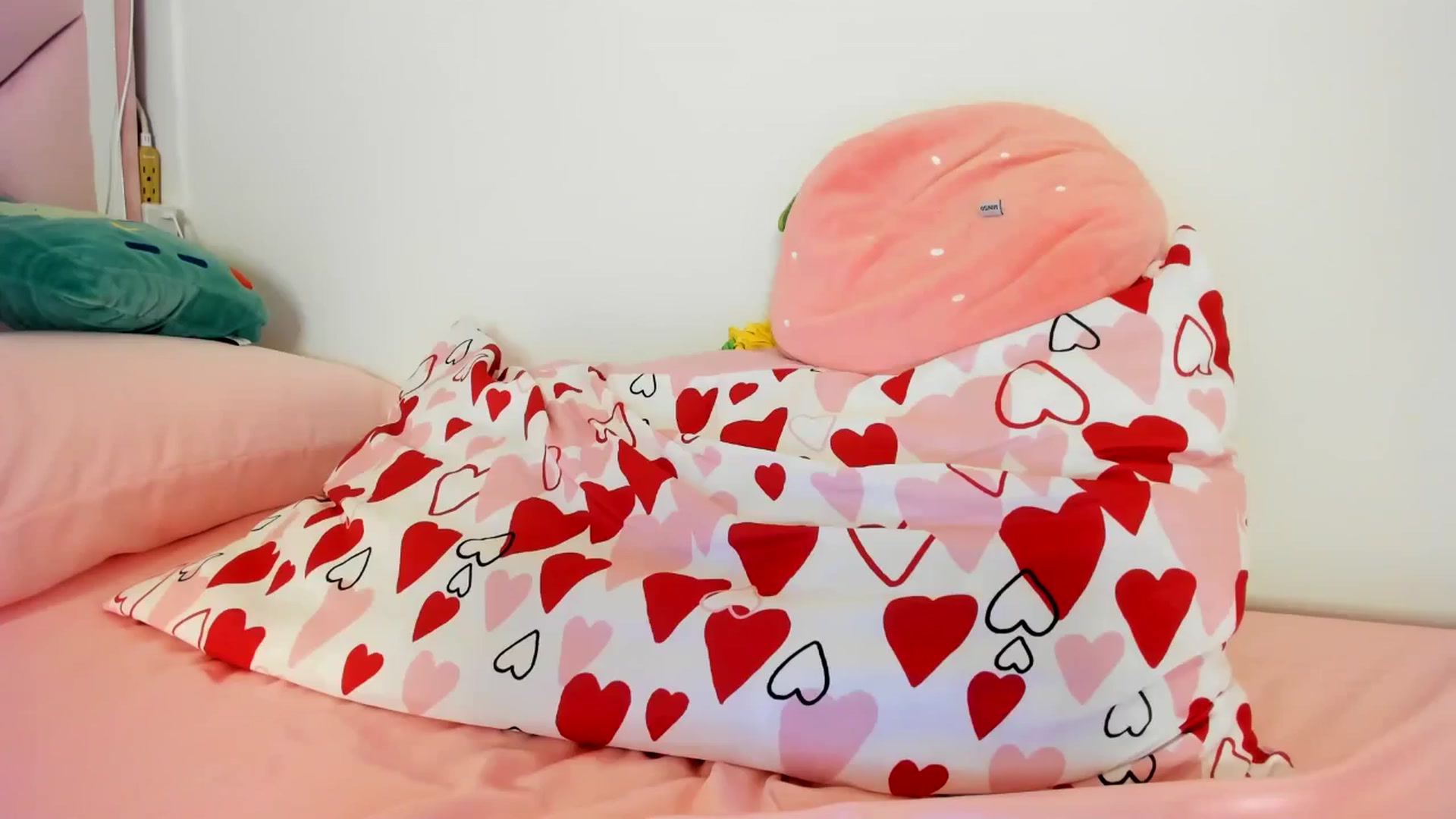 Gallery image thumbnail from Cherrycute666's myfreecams stream on, 06/22/2024, 10:28 image 8 of 20