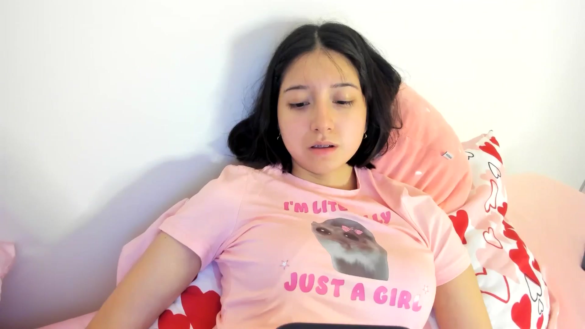 Gallery image thumbnail from Cherrycute666's myfreecams stream on, 06/22/2024, 10:28 image 18 of 20