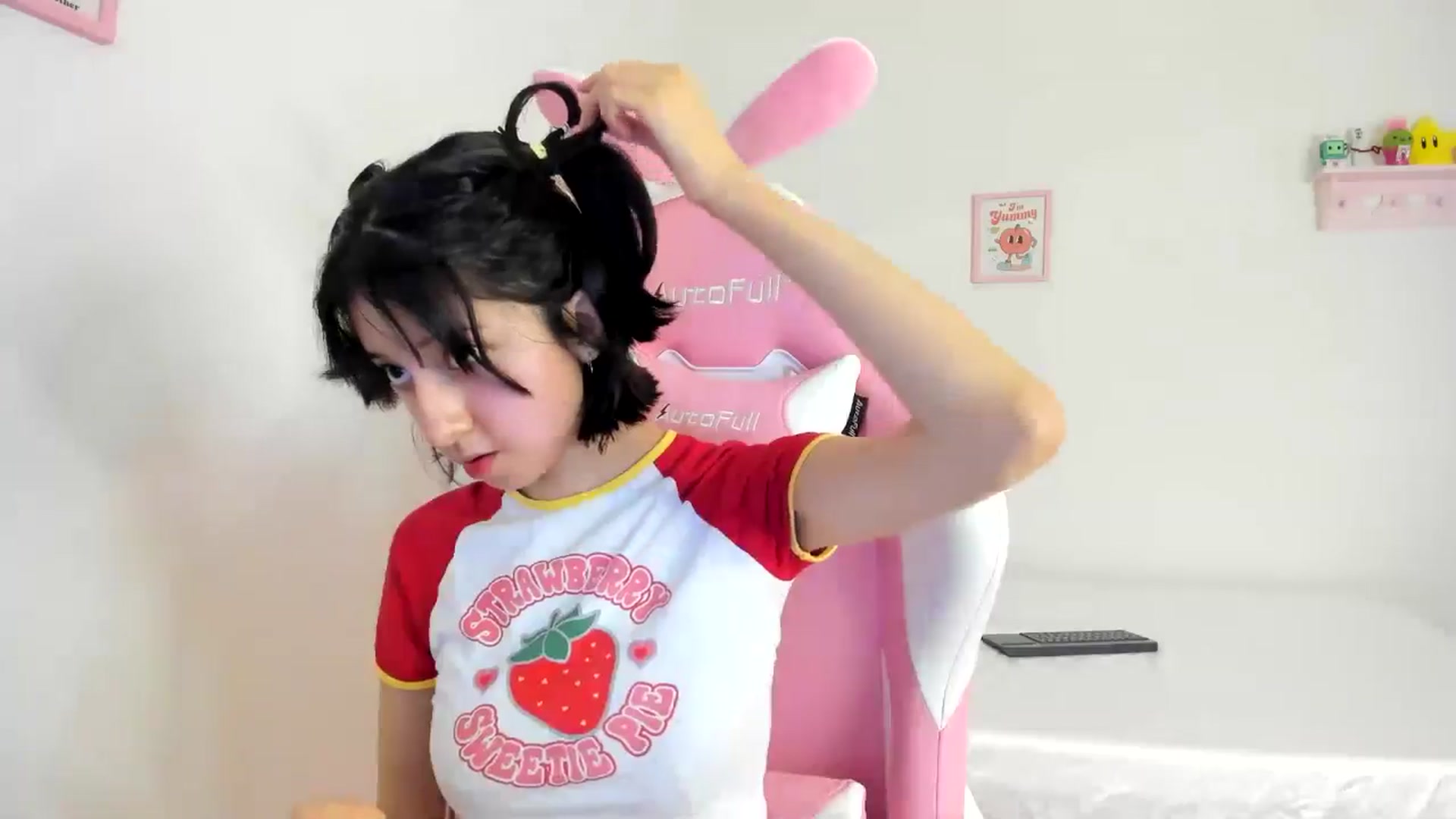 Gallery image thumbnail from Cherrycute666's myfreecams stream on, 06/23/2024, 03:08 image 15 of 20
